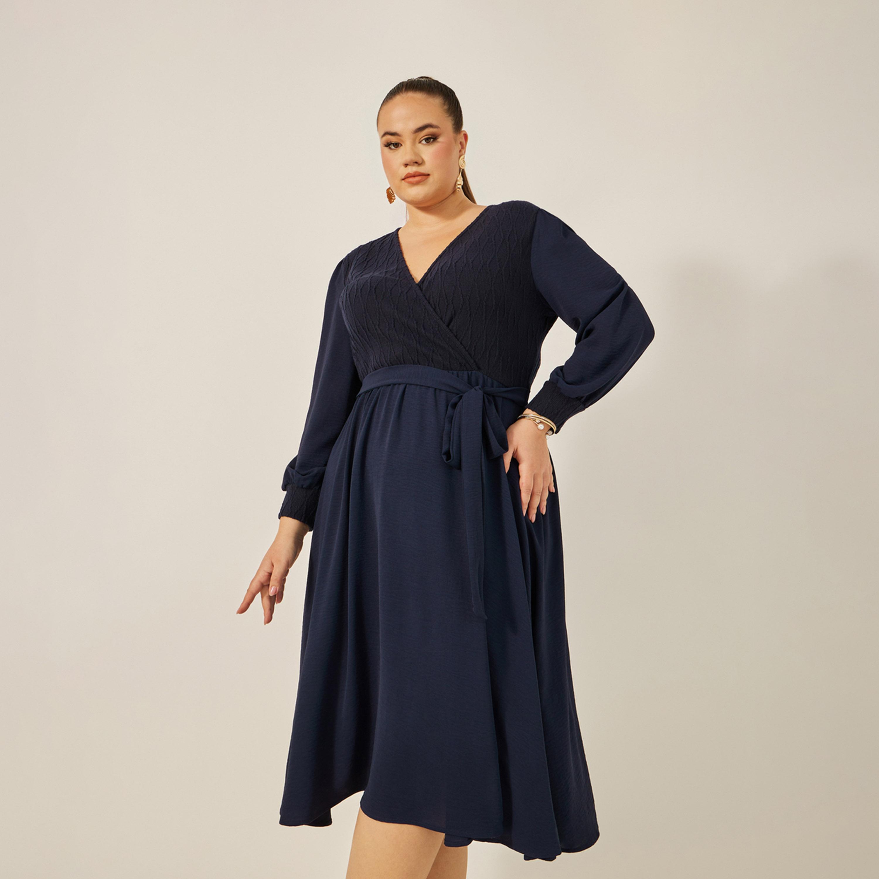 Styli Plus Size Textured V-Neck A-Line Midi Dress With Waist Belt Detail-women-clothing-dresses-image-2