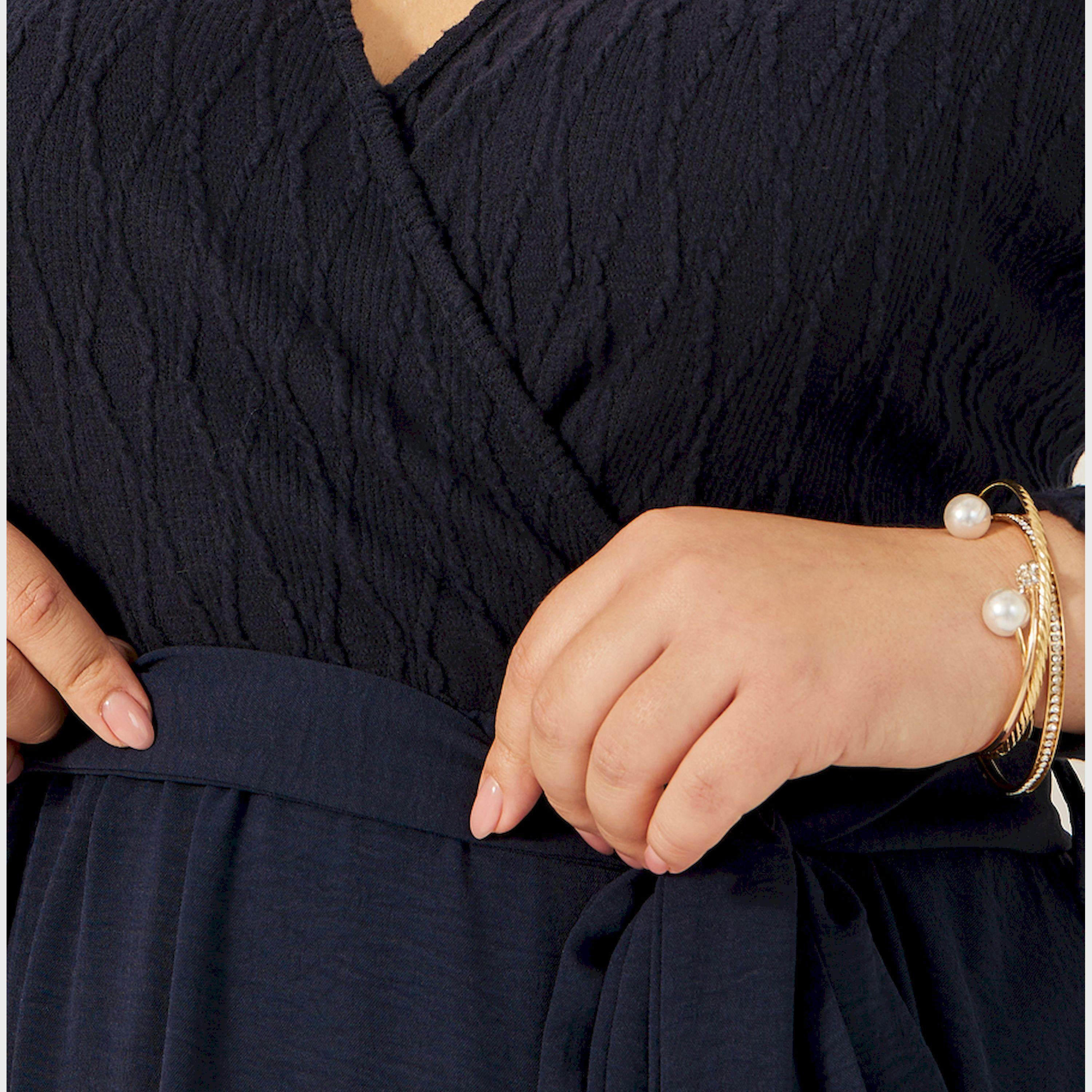 Styli Plus Size Textured V-Neck A-Line Midi Dress With Waist Belt Detail-women-clothing-dresses-image-3