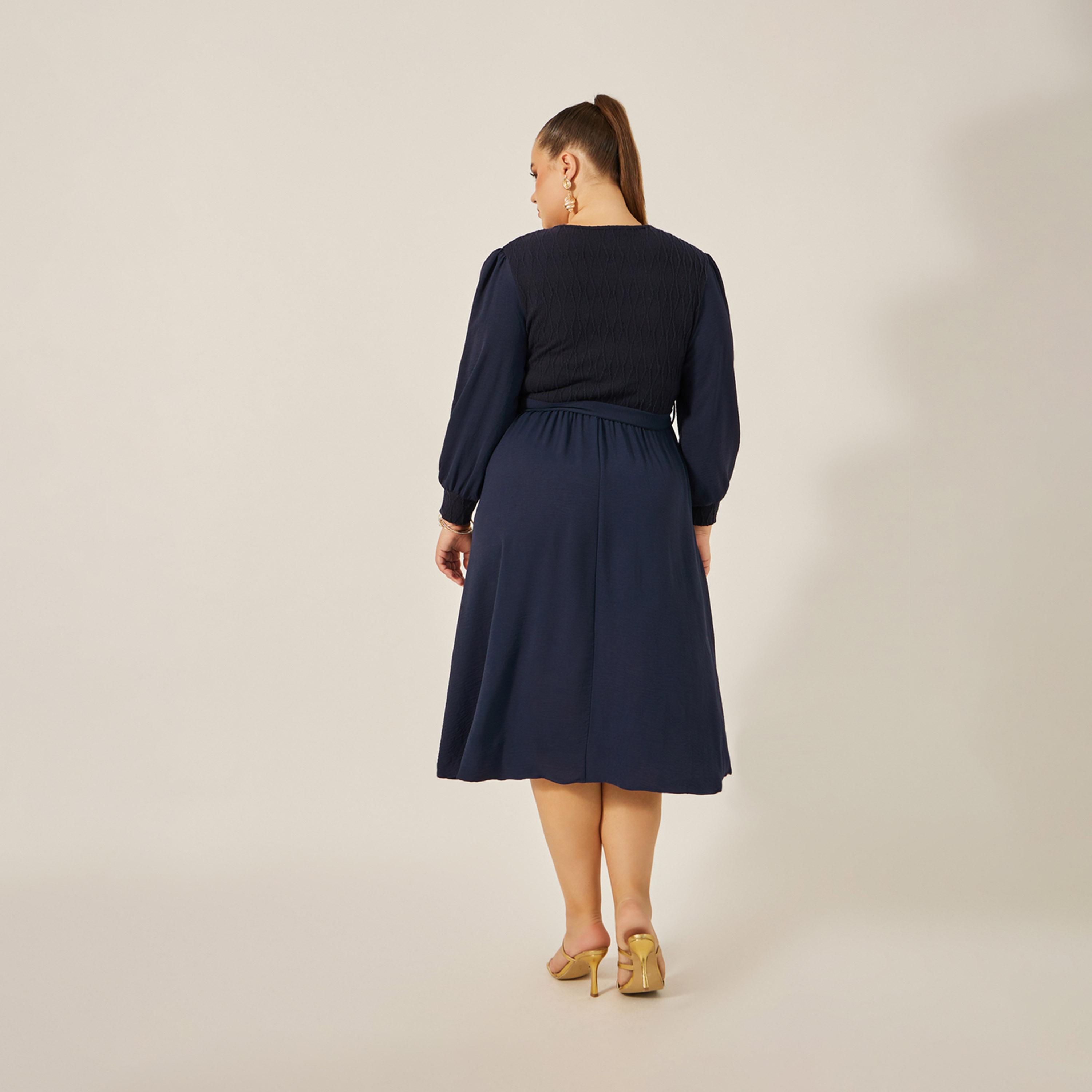 Styli Plus Size Textured V-Neck A-Line Midi Dress With Waist Belt Detail-women-clothing-dresses-image-4