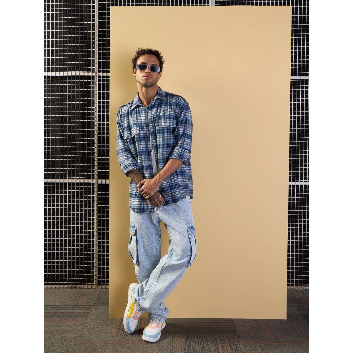 قميص فضفاض بطبعة مربعات وتفاصيل جيوب ماسكلن ساسافراس × ستايلي-men-clothing-shirts-image-7