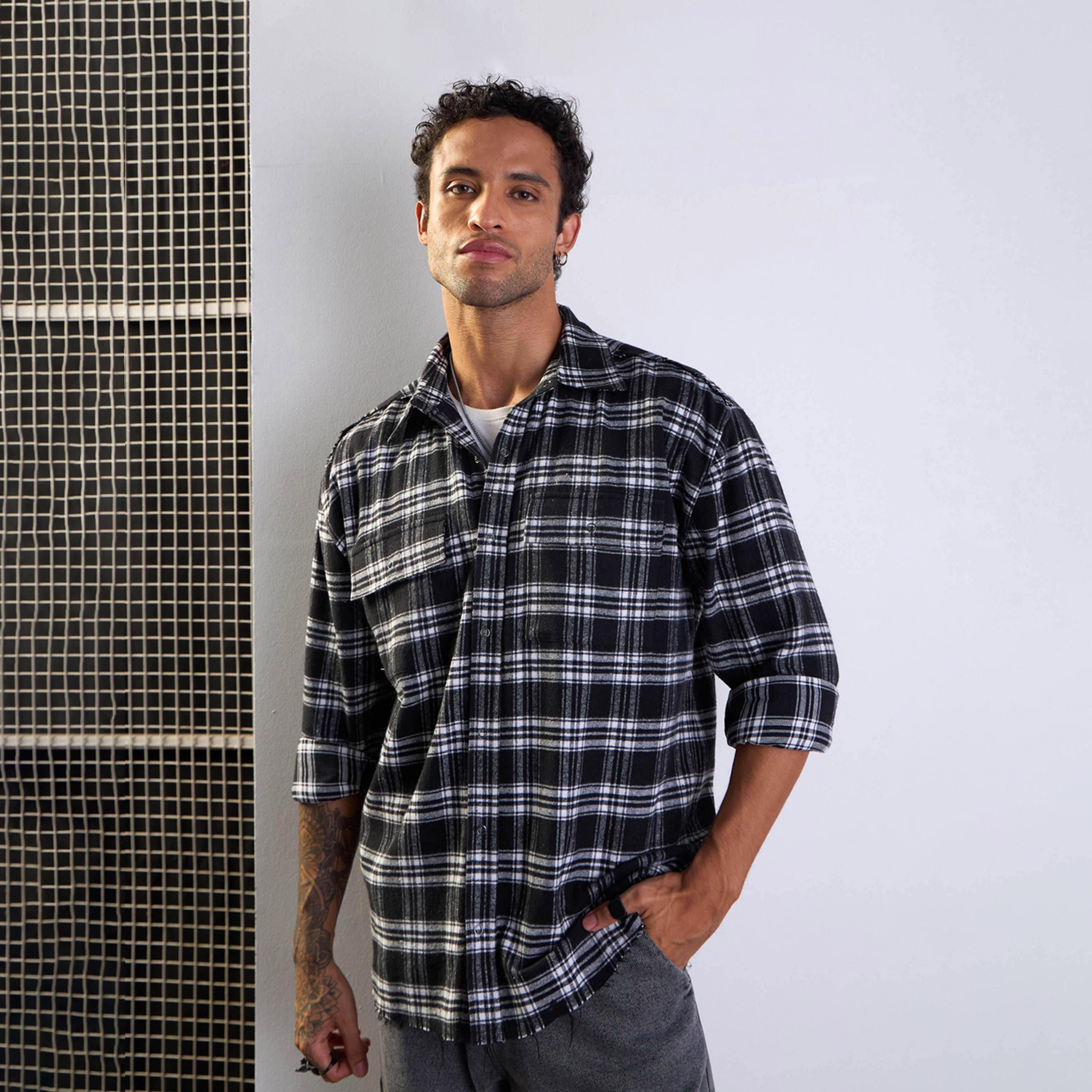 ماسكلن ساسافراس × ستايلي - قميص مربعات كبير الحجم وحواف منسلة - أبيض واسود-men-clothing-shirts-image-1