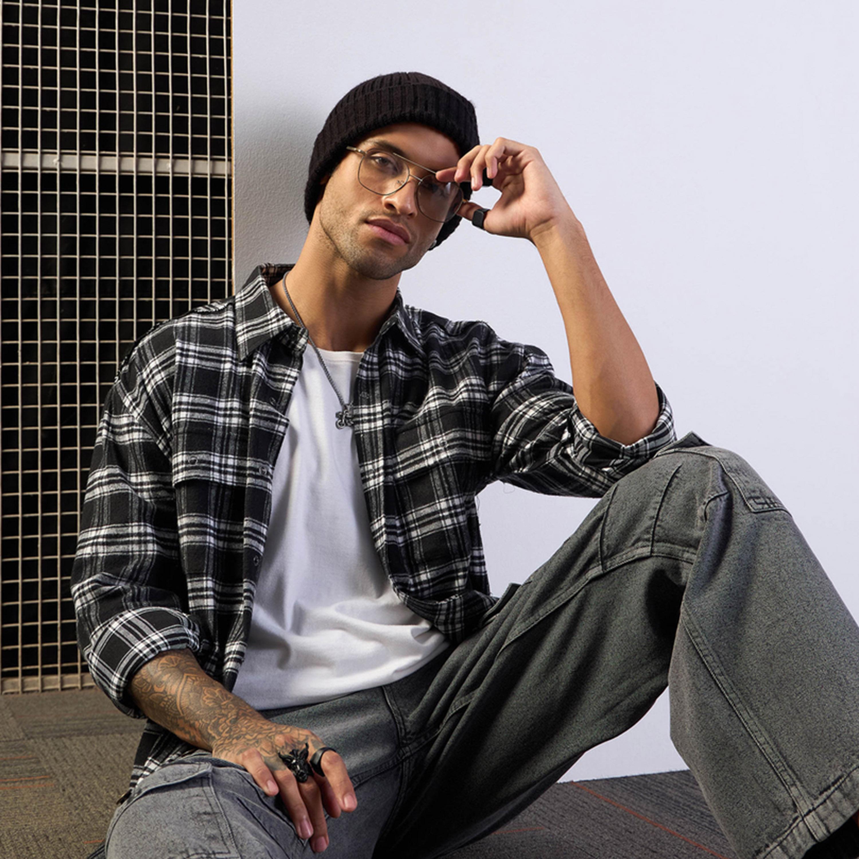 ماسكلن ساسافراس × ستايلي - قميص مربعات كبير الحجم وحواف منسلة - أبيض واسود-men-clothing-shirts-image-2