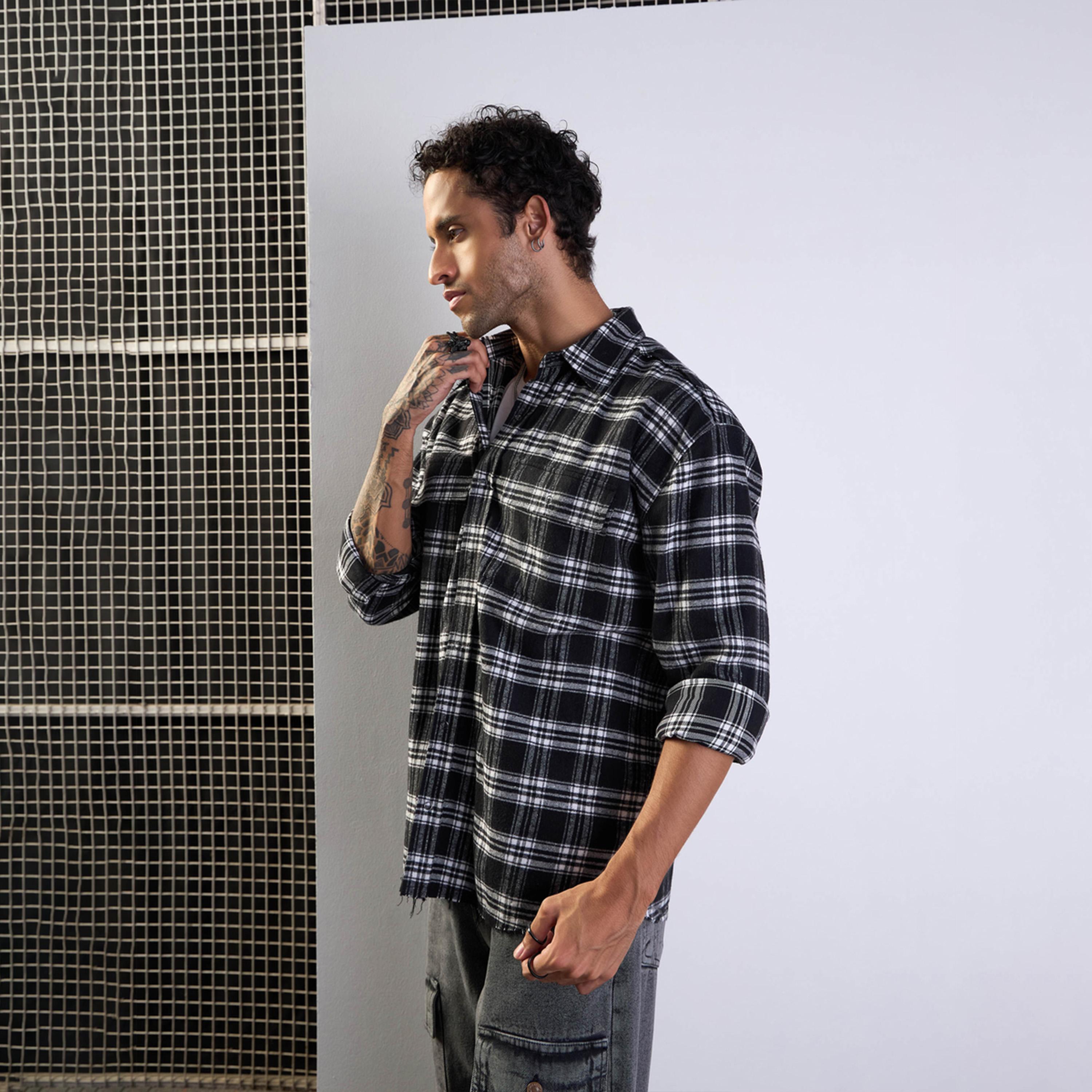 ماسكلن ساسافراس × ستايلي - قميص مربعات كبير الحجم وحواف منسلة - أبيض واسود-men-clothing-shirts-image-3