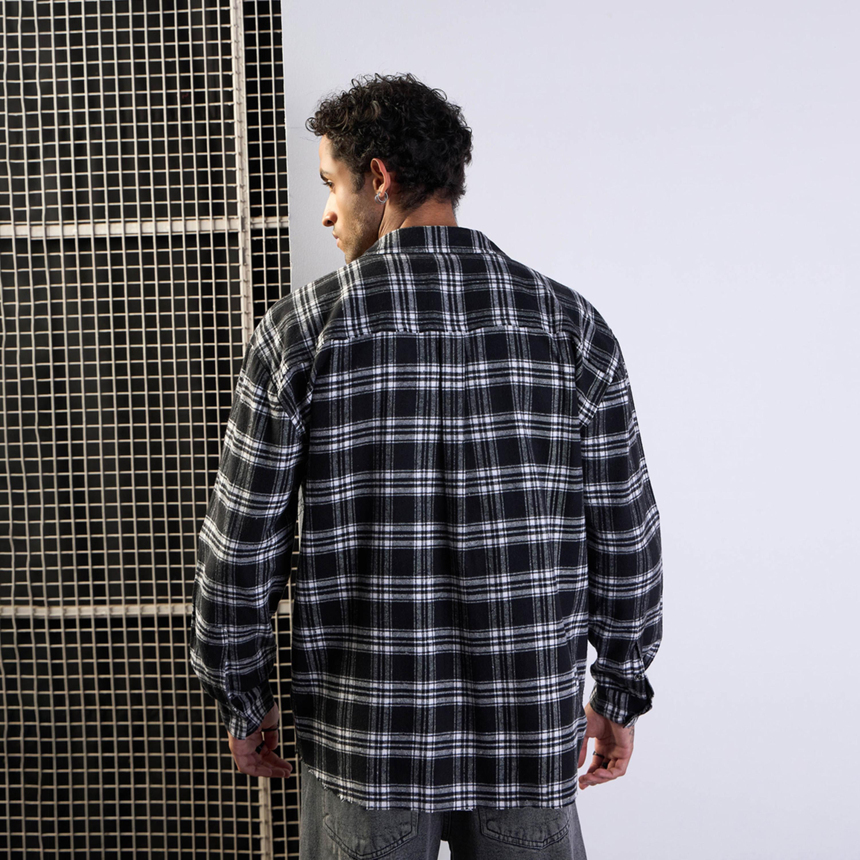 ماسكلن ساسافراس × ستايلي - قميص مربعات كبير الحجم وحواف منسلة - أبيض واسود-men-clothing-shirts-image-5