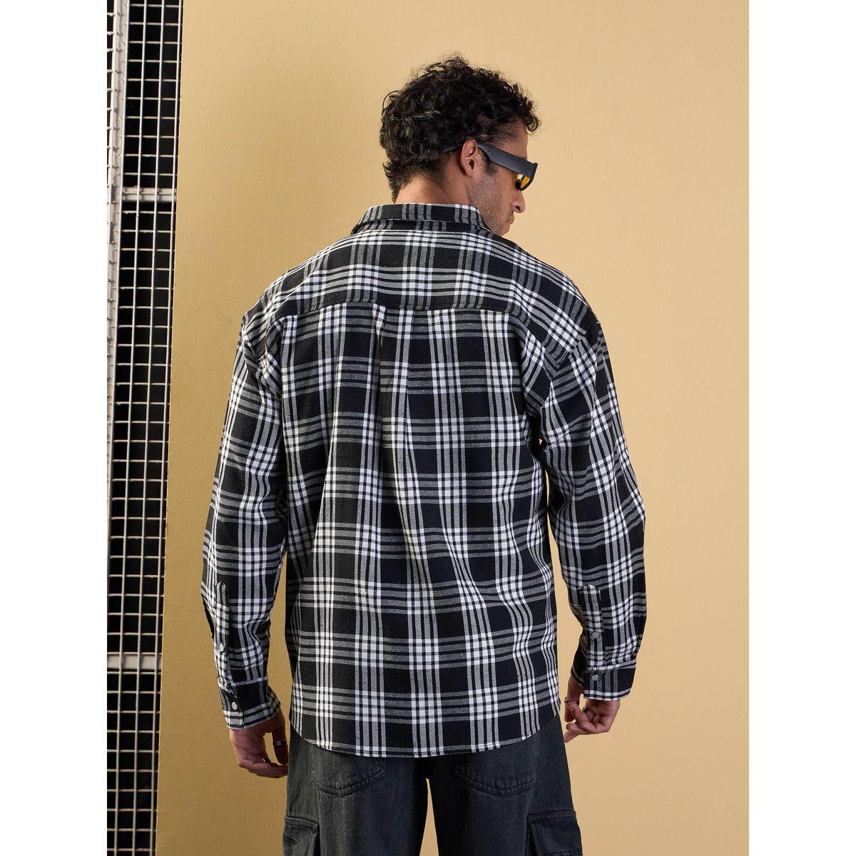 قميص فضفاض بطبعة مربعات مع تفاصيل جيوب ماسكلن ساسافراس × ستايلي-men-clothing-shirts-image-5