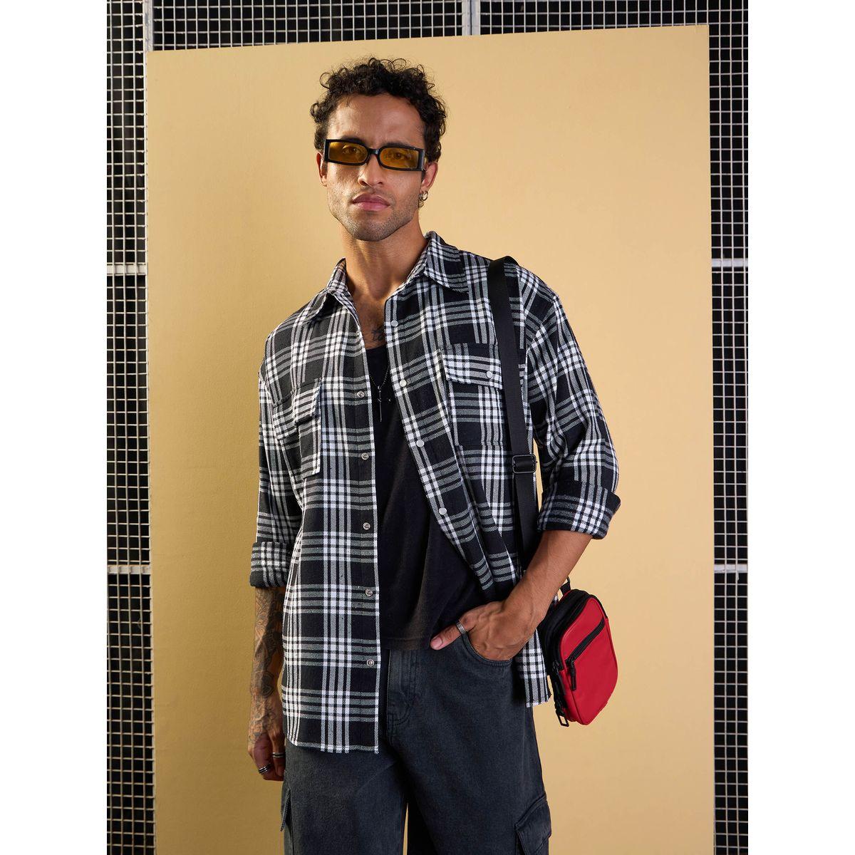 قميص فضفاض بطبعة مربعات مع تفاصيل جيوب ماسكلن ساسافراس × ستايلي-men-clothing-shirts-image-6