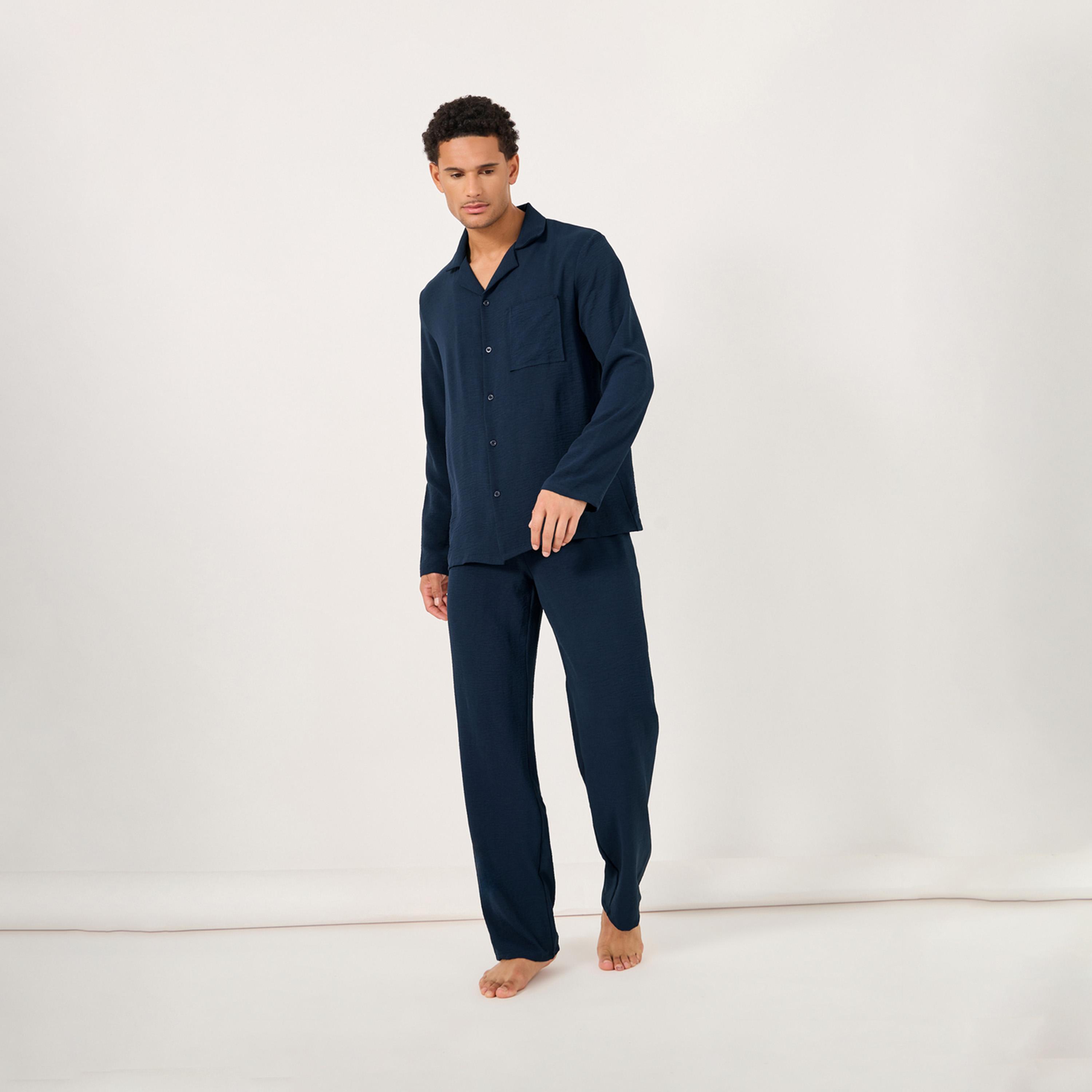 ستايلي - طقم بنطال بيجامة وقميص قطني مجعد بأكمام طويلة-men-clothing-nightwear-sets-image-1