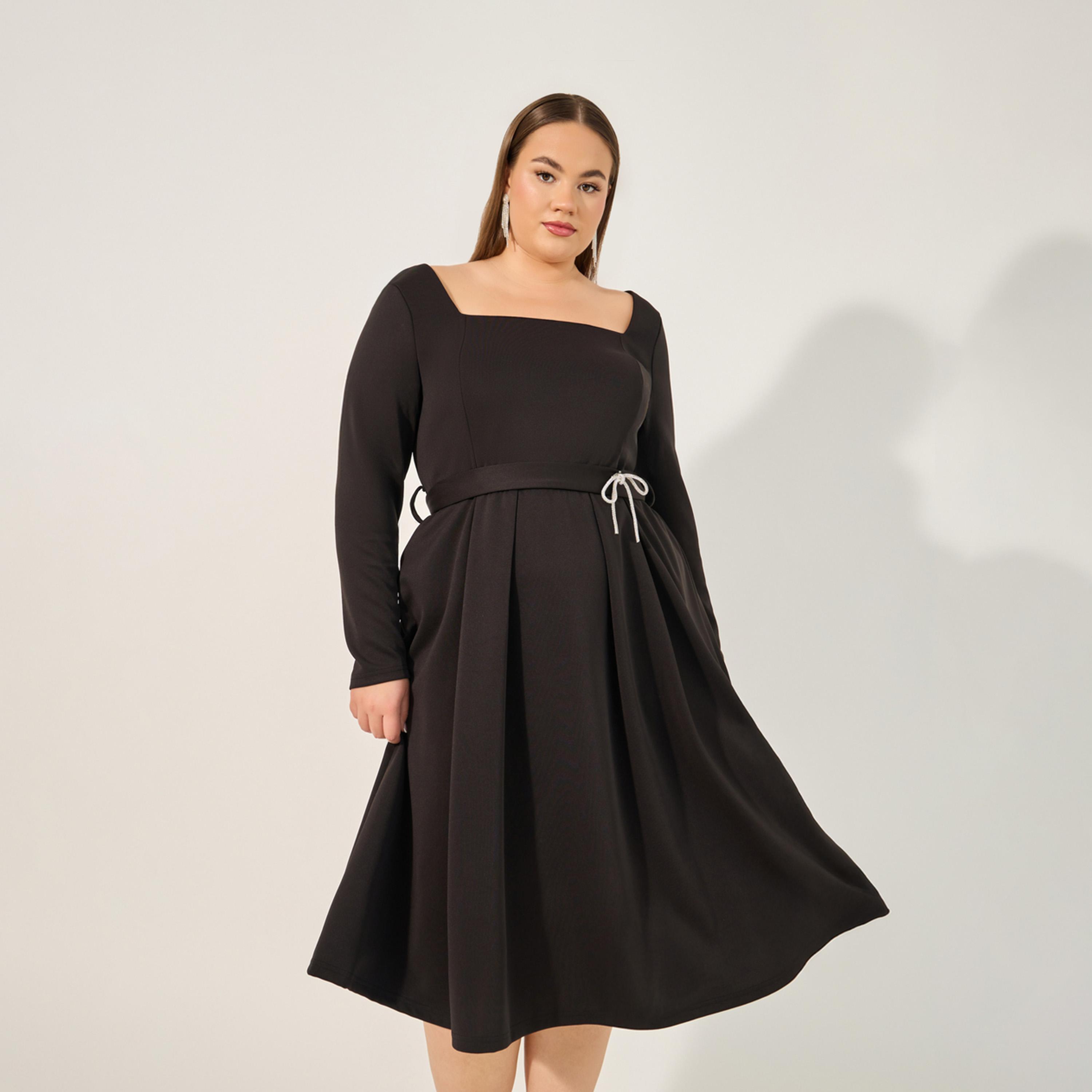 Styli Plus Size Embellished Bow Detail Pleated A-Line Midi Dress-women-clothing-dresses-image-3