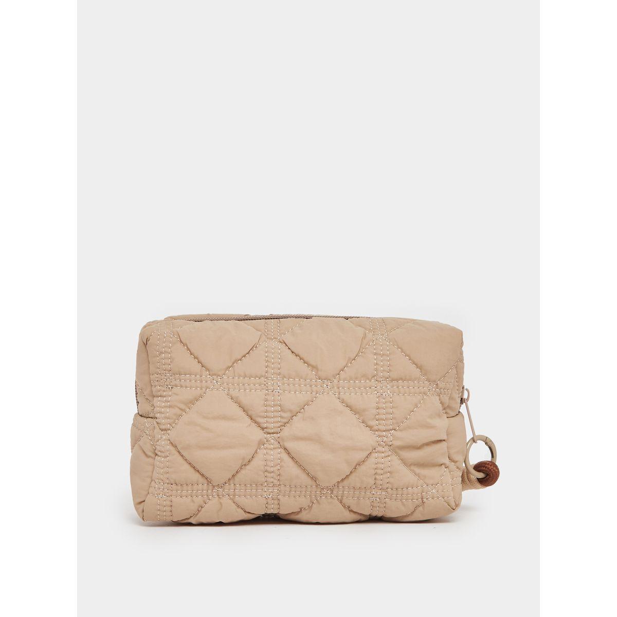 شنطة أدوات تجميل بتفاصيل درزات-travel-accessories-image-2