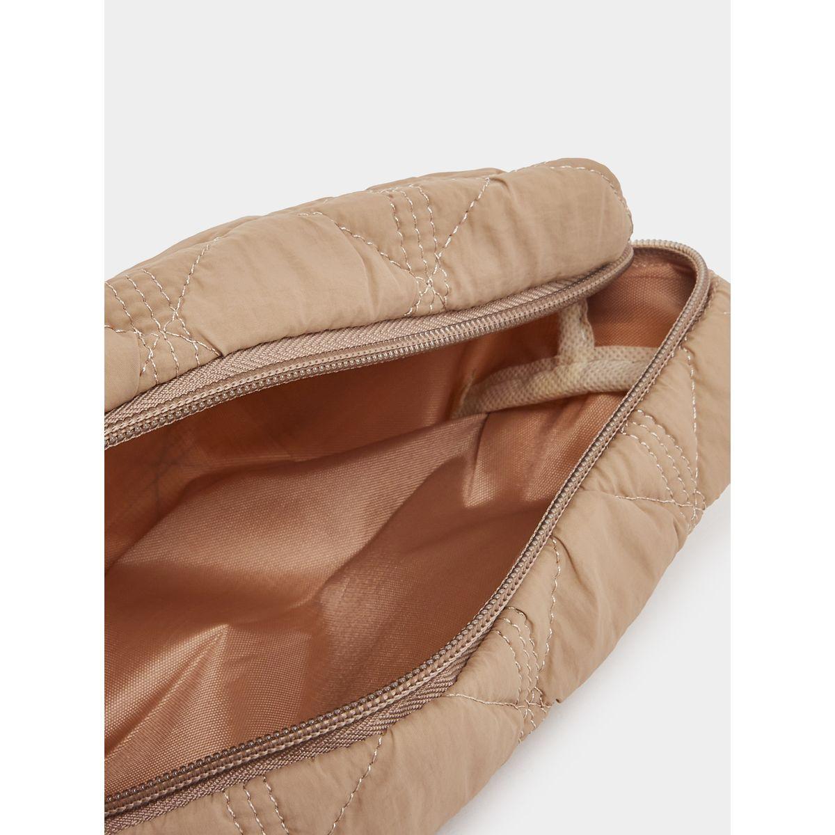 شنطة أدوات تجميل بتفاصيل درزات-travel-accessories-image-4