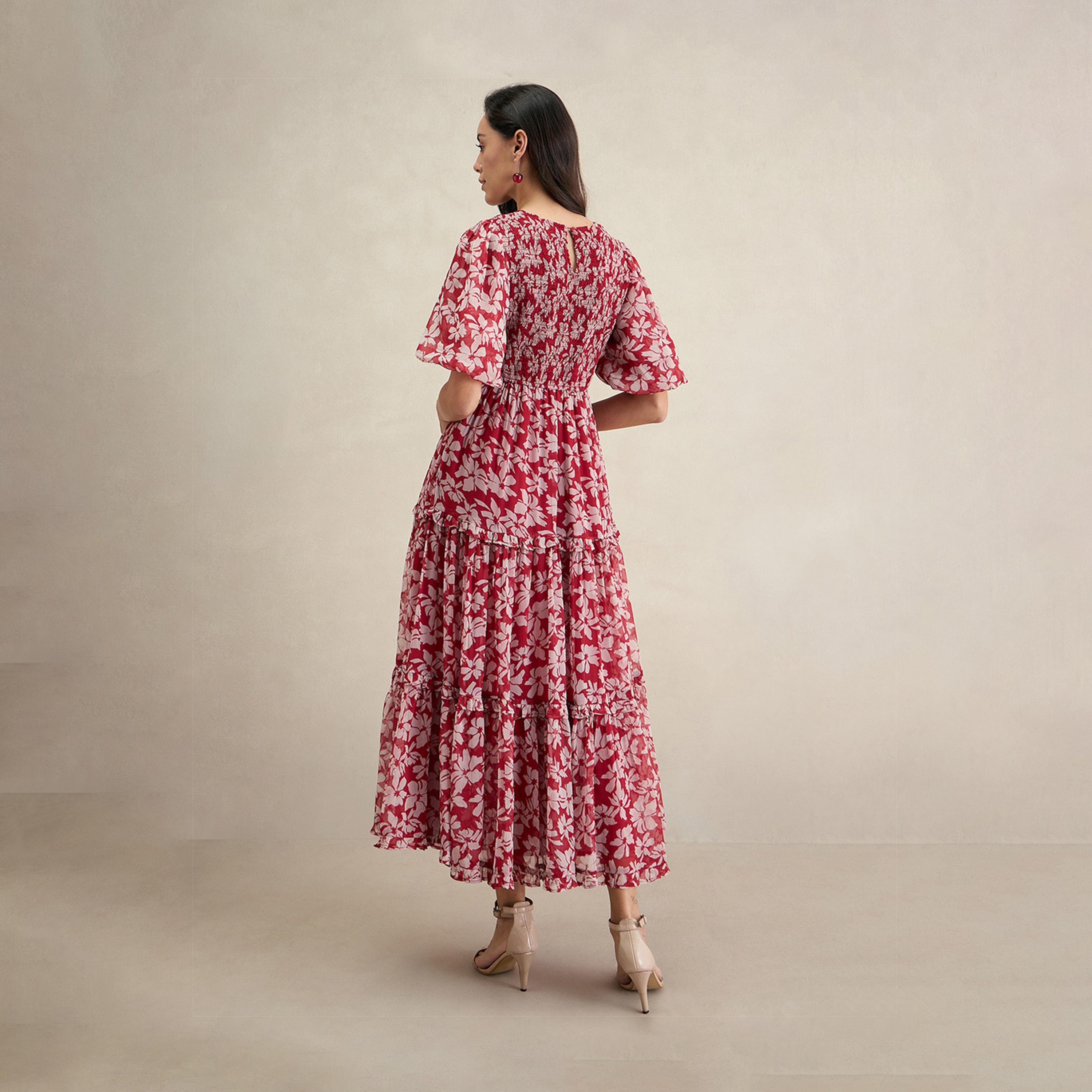 فيميلا × ستايلي - فستان ماكسي بأكمام منفوخة وطبعة زهور مع تفاصيل مطرزة-women-clothing-dresses-image-2