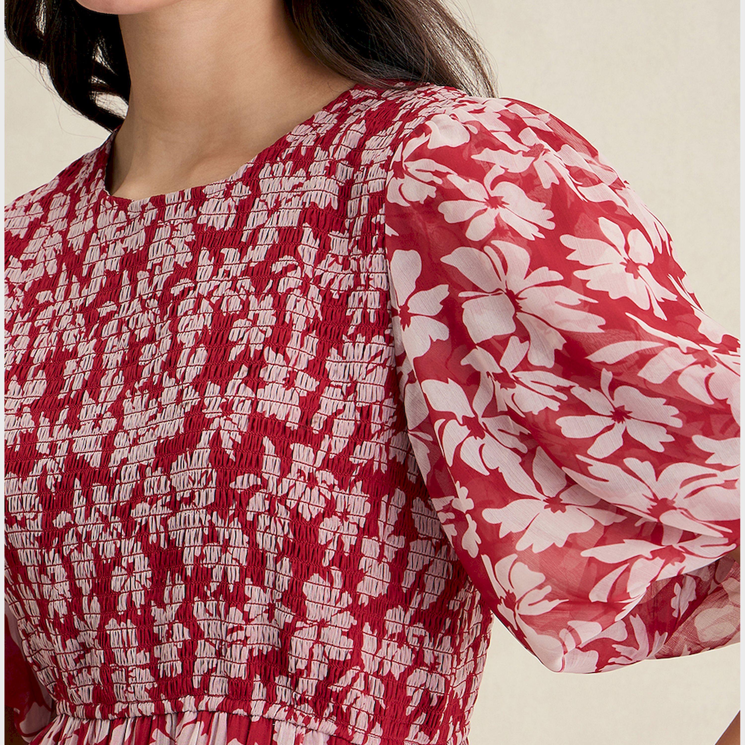 فيميلا × ستايلي - فستان ماكسي بأكمام منفوخة وطبعة زهور مع تفاصيل مطرزة-women-clothing-dresses-image-4