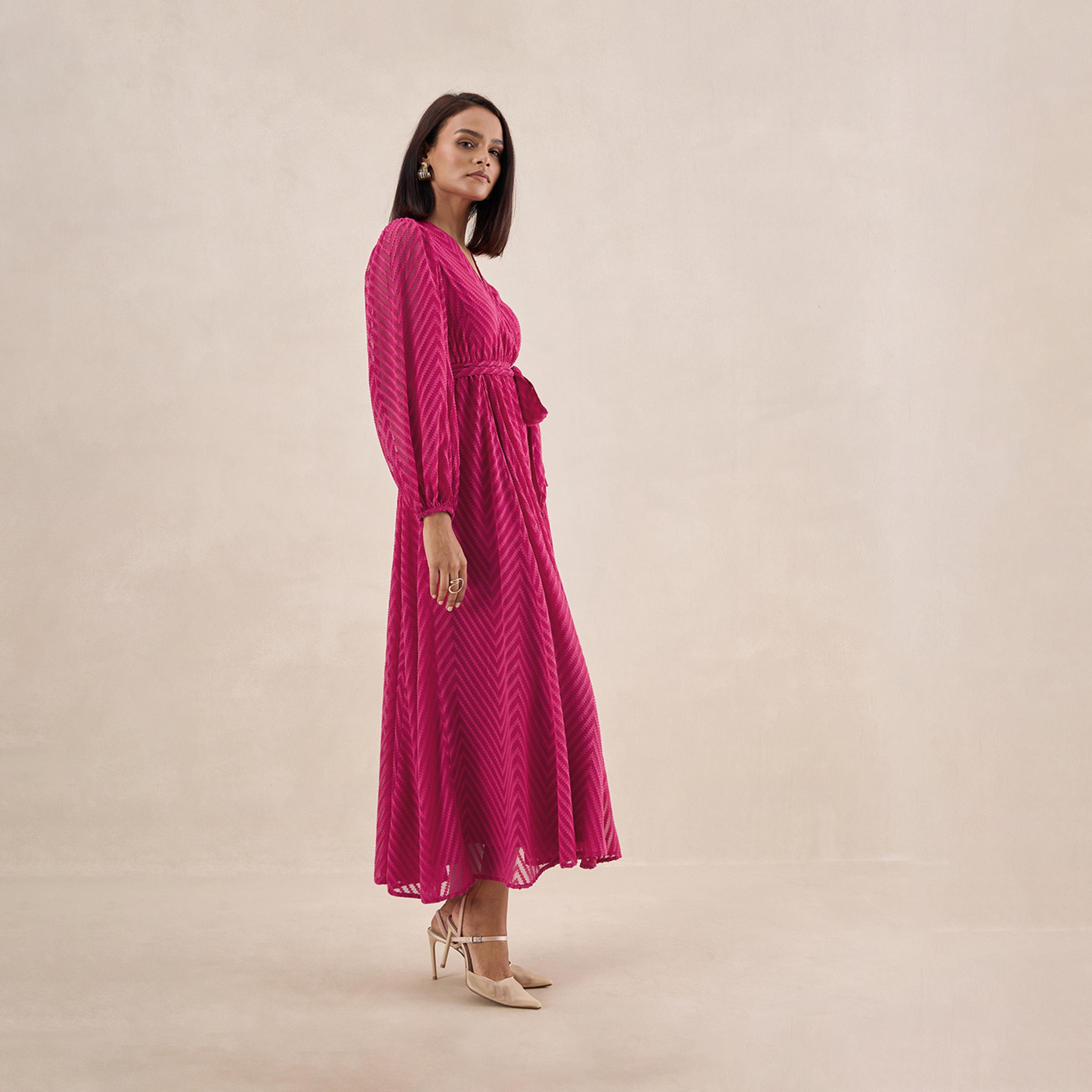 فيميلا × ستايلي - فستان ماكسي ملفوف بنمط خطوط منكسرة مع تفاصيل رباط الخصر-women-clothing-dresses-image-2