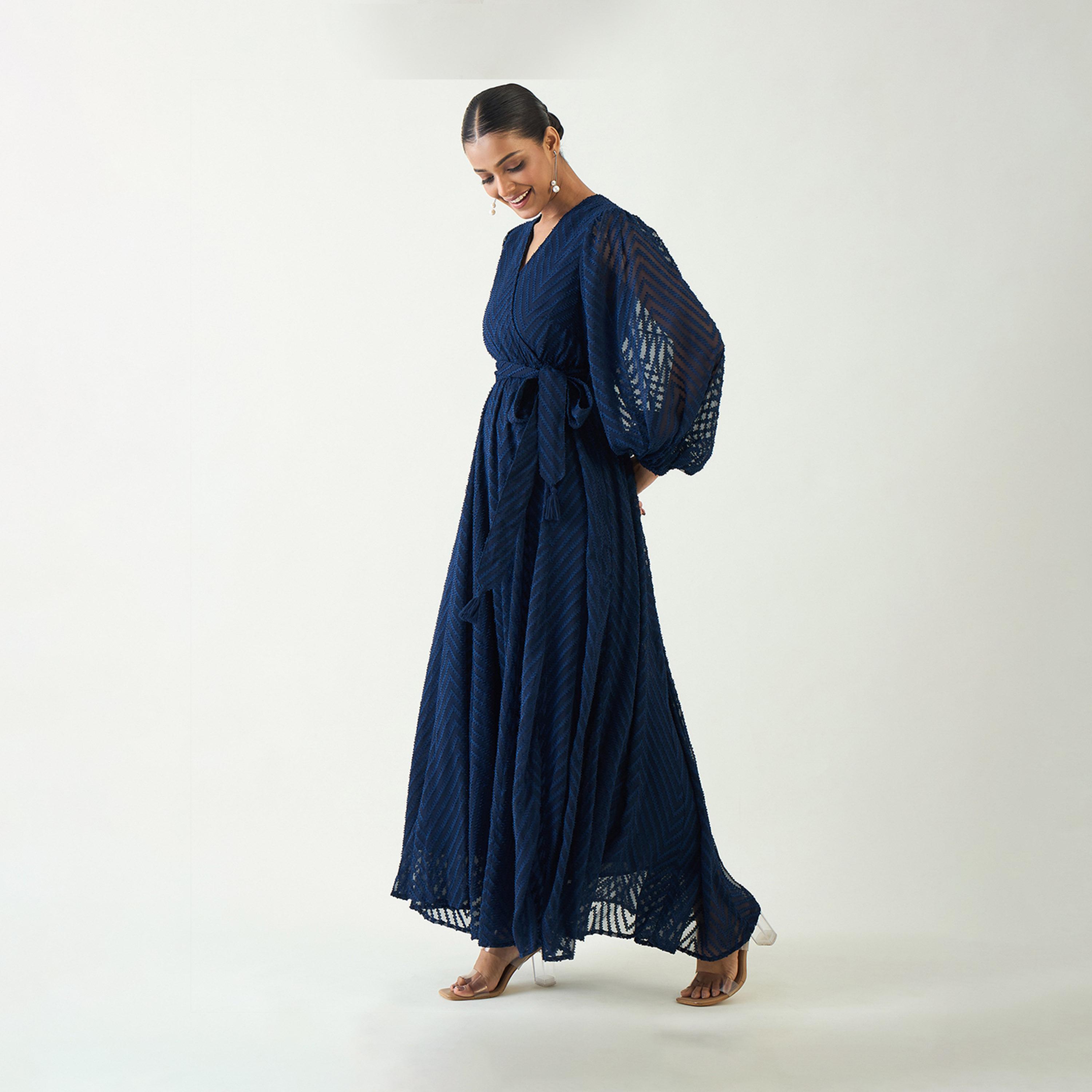 فيميلا × ستايلي - فستان ماكسي ملفوف بنمط خطوط منكسرة مع تفاصيل رباط الخصر-women-clothing-dresses-image-4