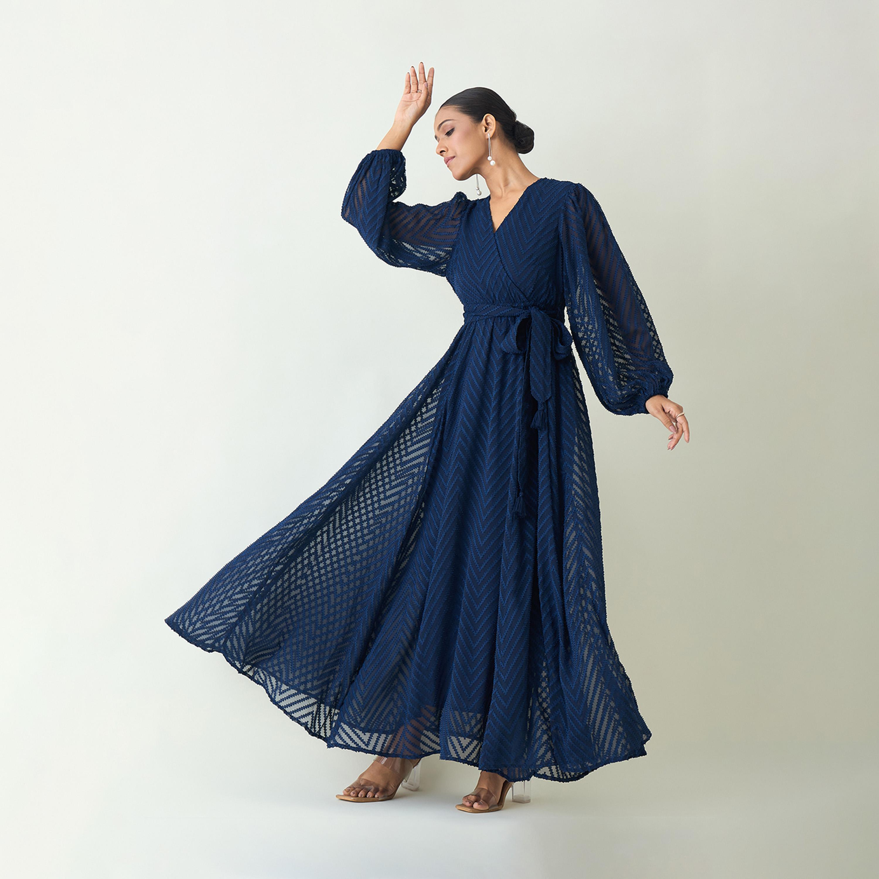 فيميلا × ستايلي - فستان ماكسي ملفوف بنمط خطوط منكسرة مع تفاصيل رباط الخصر-women-clothing-dresses-image-5