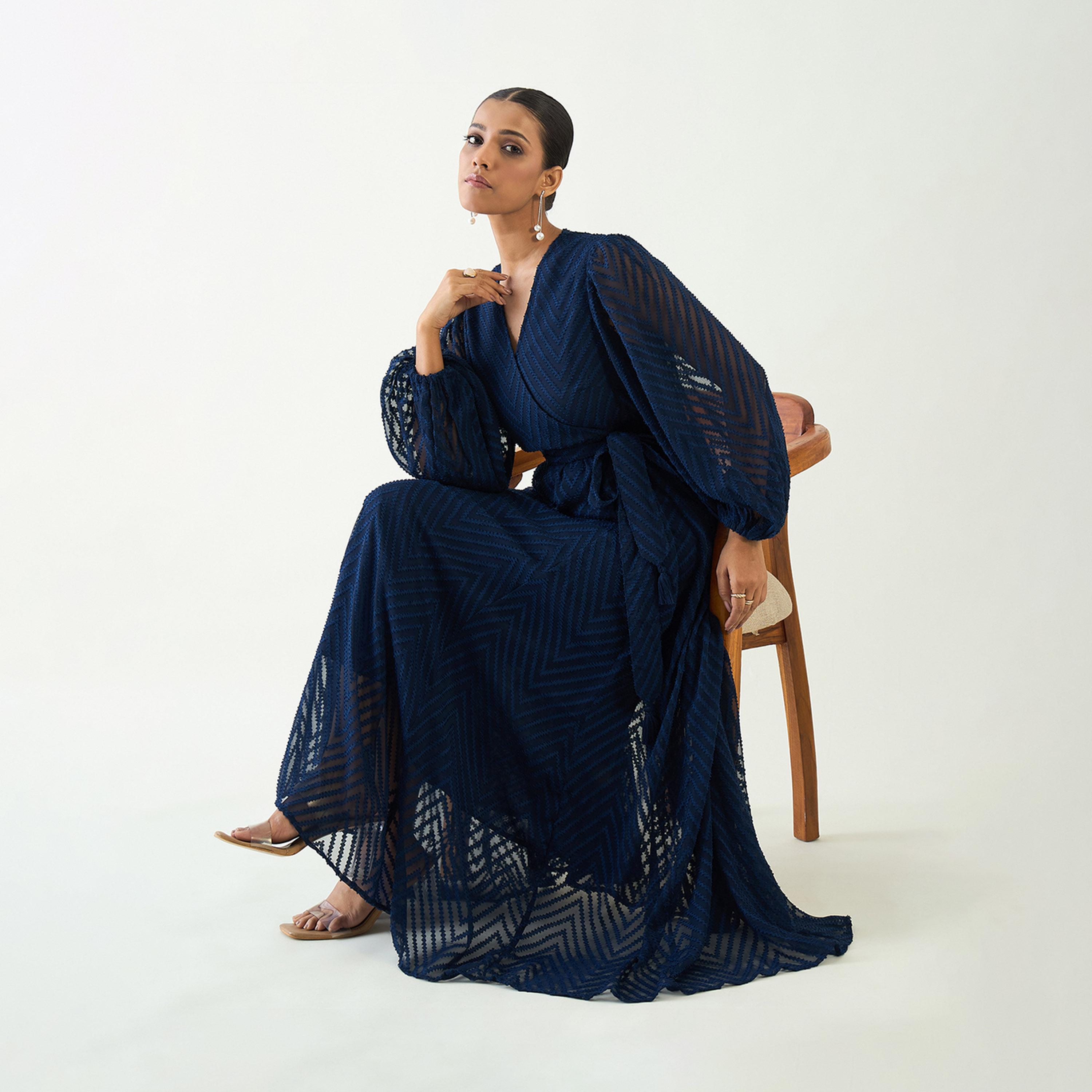 فيميلا × ستايلي - فستان ماكسي ملفوف بنمط خطوط منكسرة مع تفاصيل رباط الخصر-women-clothing-dresses-image-6