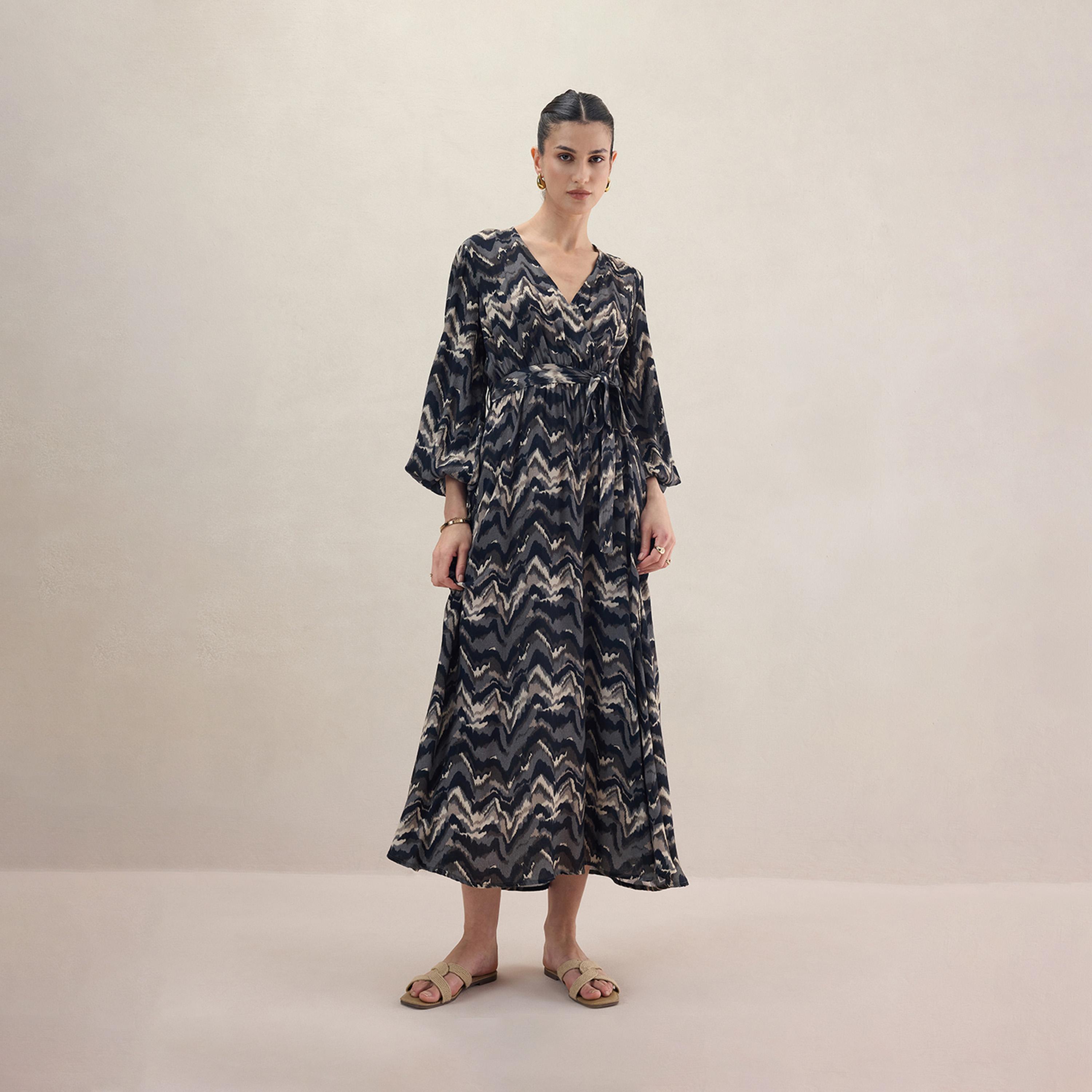 فيميلا × ستايلي - فستان ماكسي ملفوف بأكمام منفوخة وطبعة تجريدية مع حزام ربط-women-clothing-dresses-image-1
