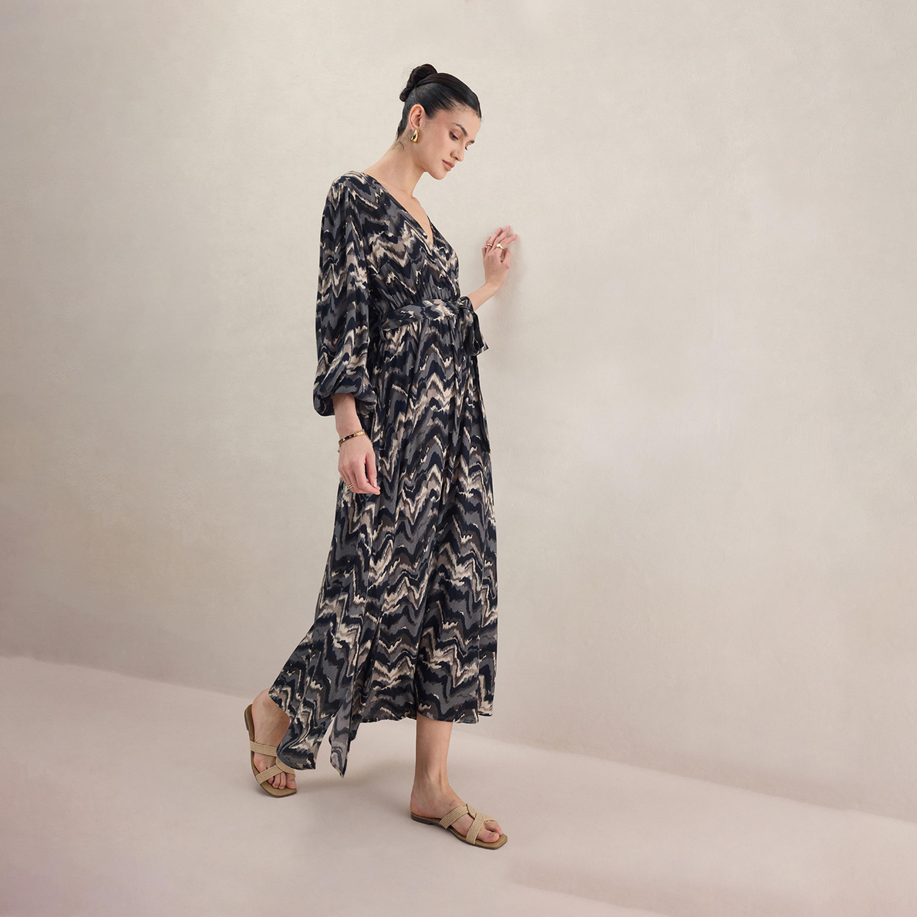 فيميلا × ستايلي - فستان ماكسي ملفوف بأكمام منفوخة وطبعة تجريدية مع حزام ربط-women-clothing-dresses-image-5