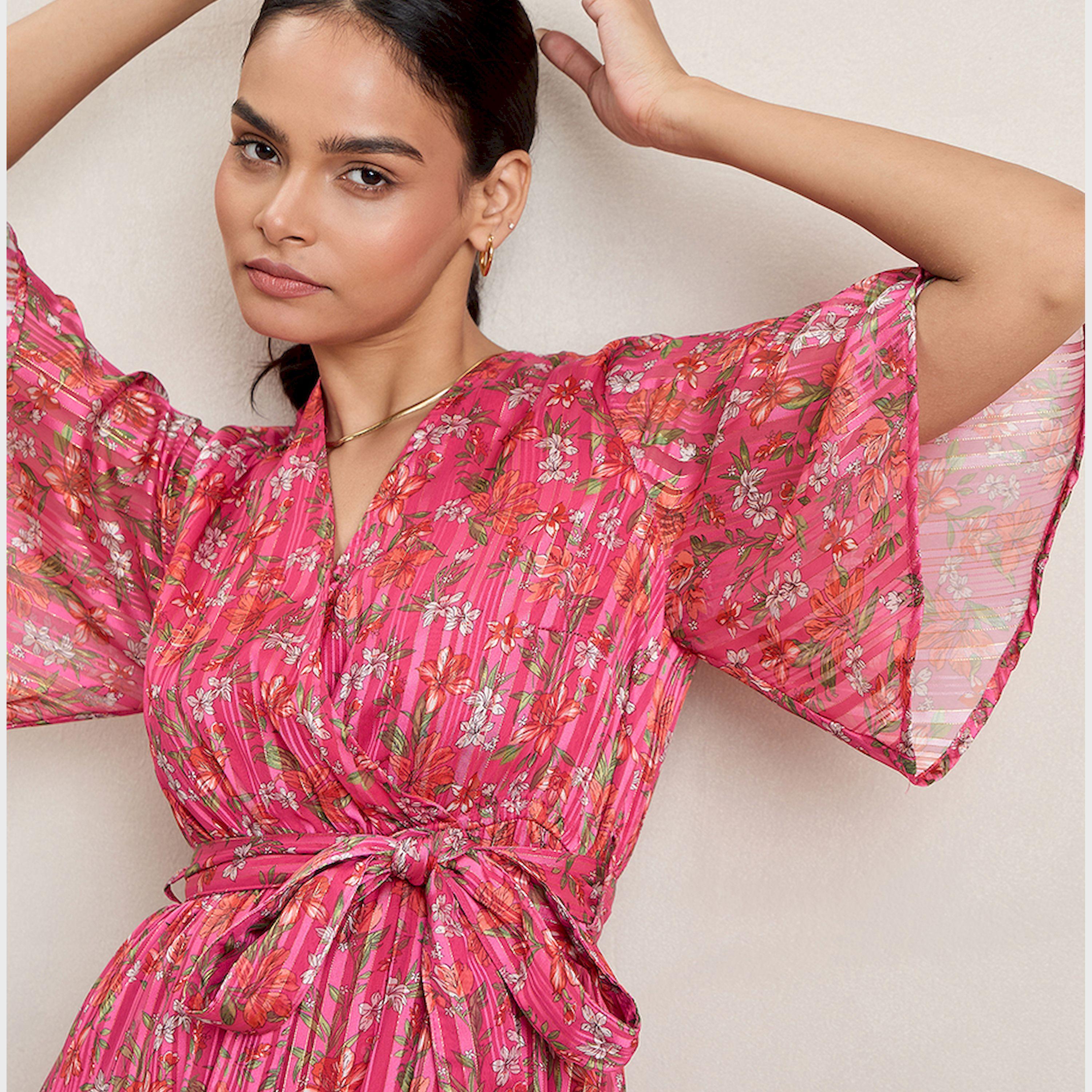 فيميلا × ستايلي - فستان ماكسي ملفوف بطبعات الأزهار مع رباط على الخصر-women-clothing-dresses-image-4