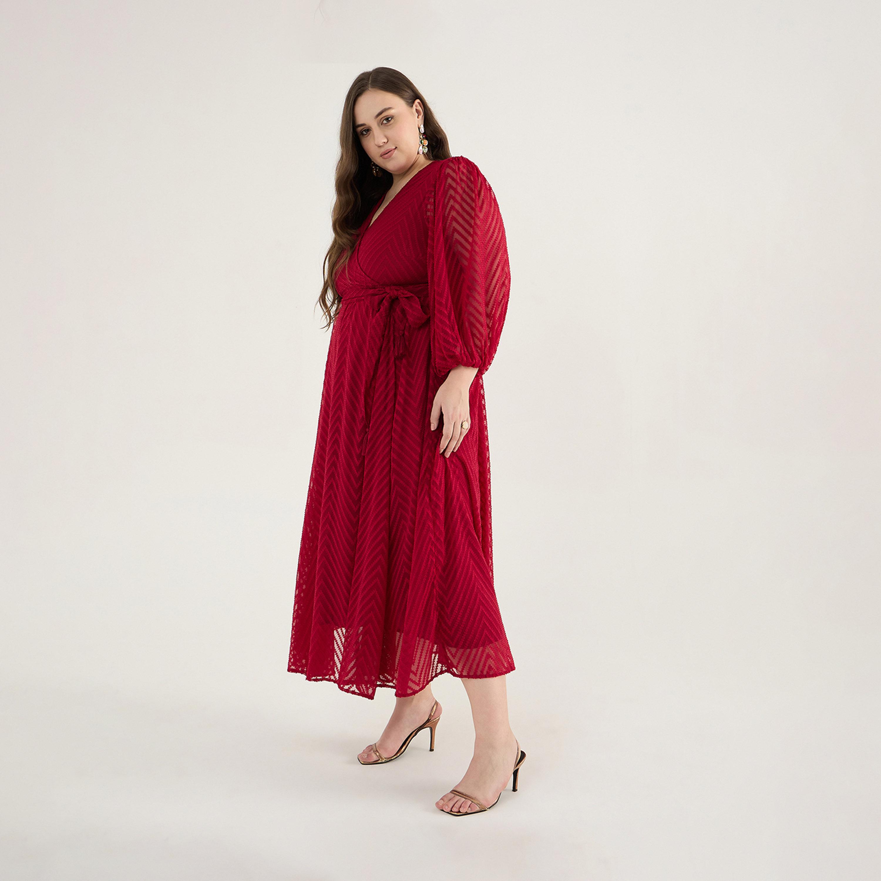 فيميلا × ستايلي - فستان ماكسي ملفوف بمقاس كبير من بتصميم خطوط منكسرة-women-clothing-dresses-image-3