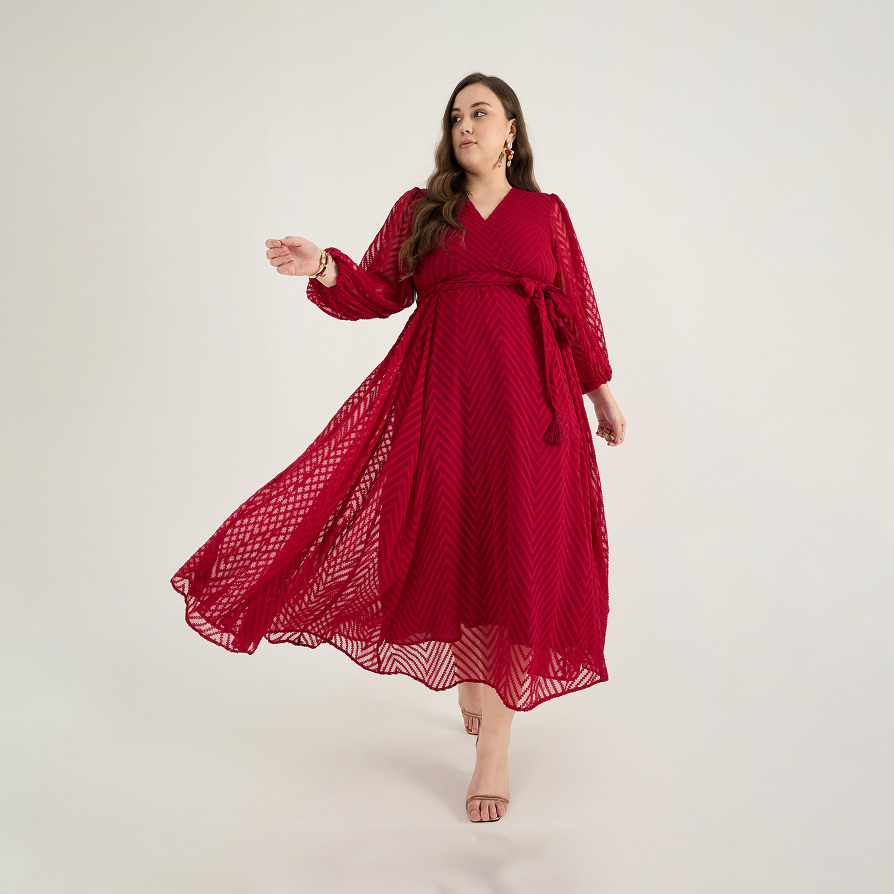 فيميلا × ستايلي - فستان ماكسي ملفوف بمقاس كبير من بتصميم خطوط منكسرة-women-clothing-dresses-image-6