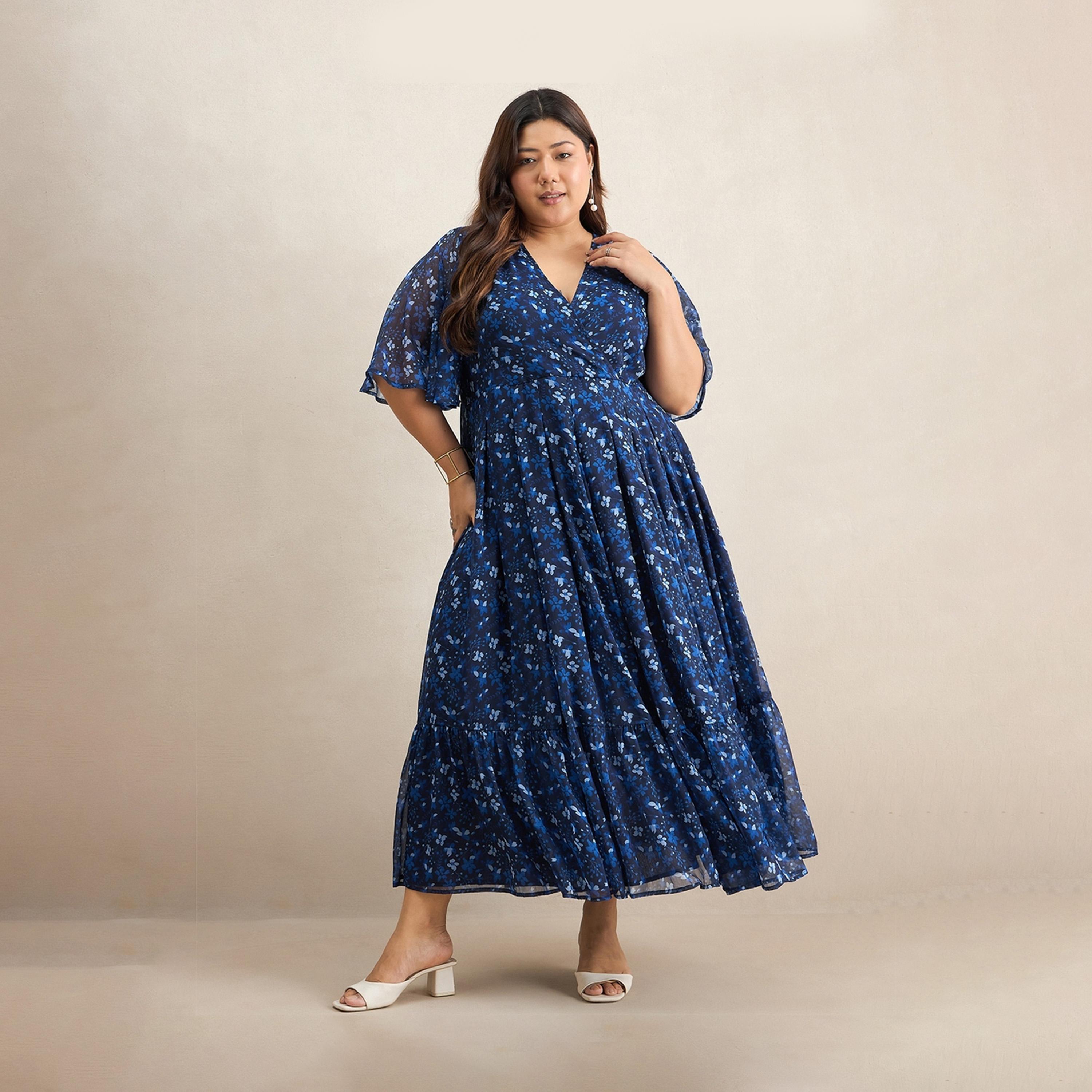 فيميلا × ستايلي - فستان ماكسي متعدد الطبقات بطبعات الأزهار بمقاس كبير-women-clothing-dresses-image-1