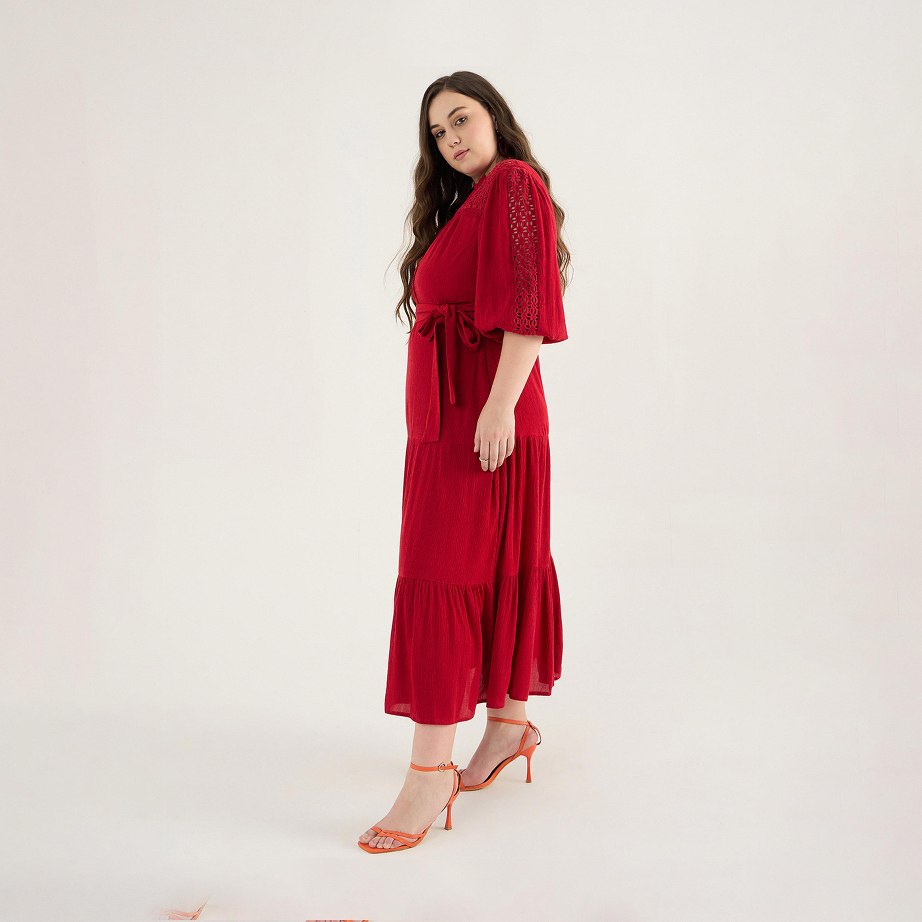 فيميلا × ستايلي - فستان ماكسي متعدد الطبقات بأكمام منفوخة ورقبة على شكل V من قماش شيفلي-women-clothing-dresses-image-3