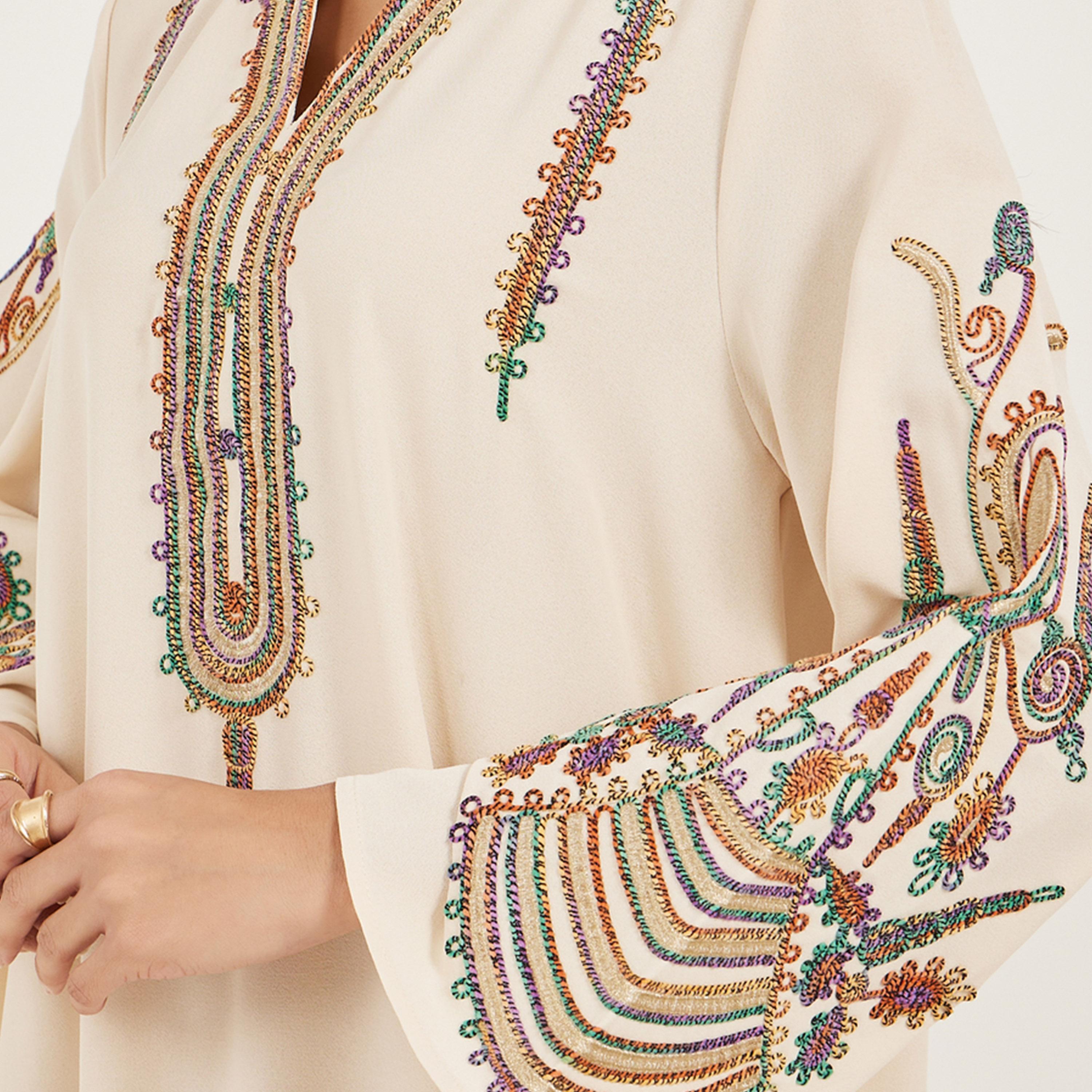 ستايلي-  جلابية كريمية مطرزة ياقة واقفة-women-arabicclothing-jalabiyas-image-4