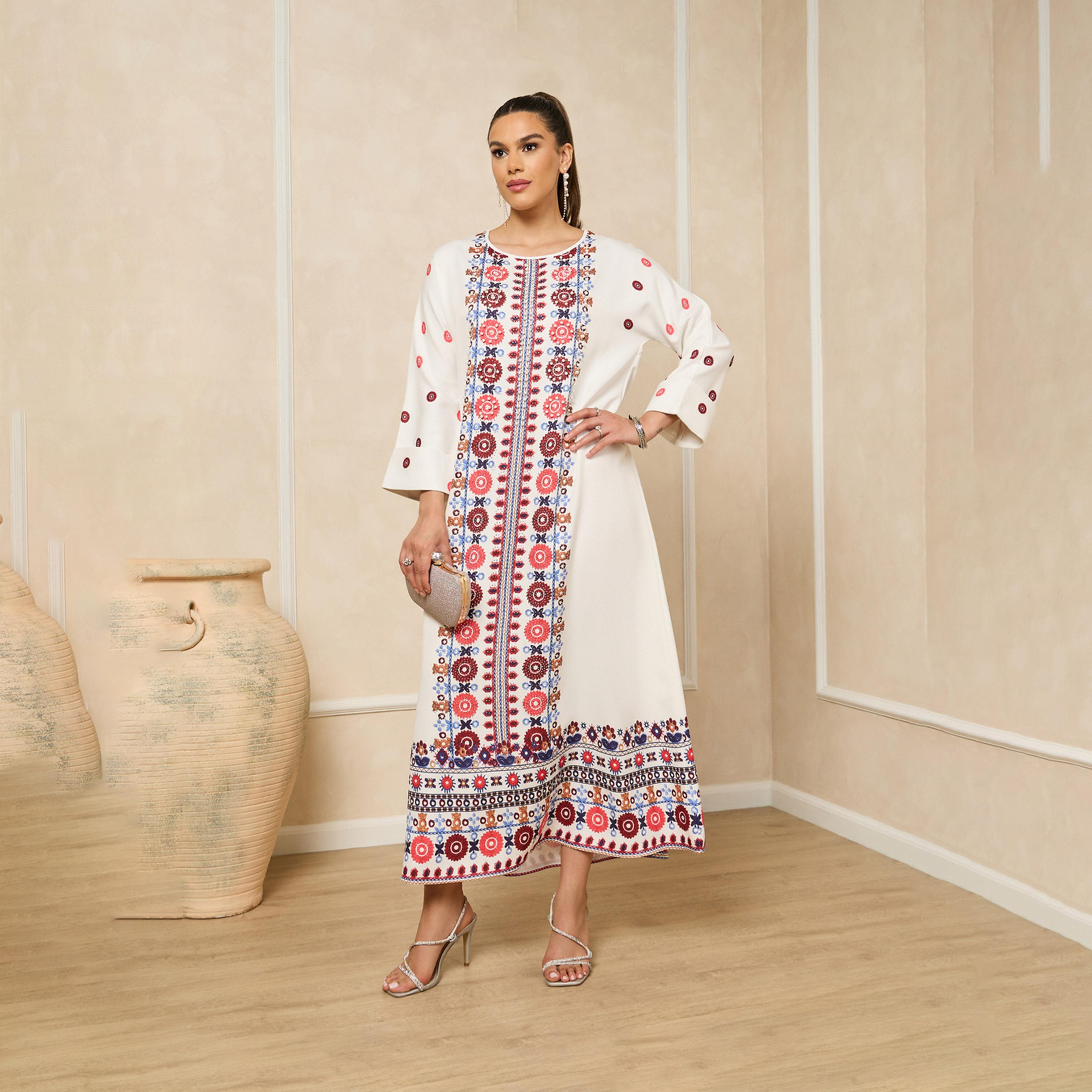ستايلي - جلابية ذات الرقبة المستديرة ذات التصميم A مع أجزاء مطرزة ومزينة باللؤلؤ-women-arabicclothing-jalabiyas-image-2