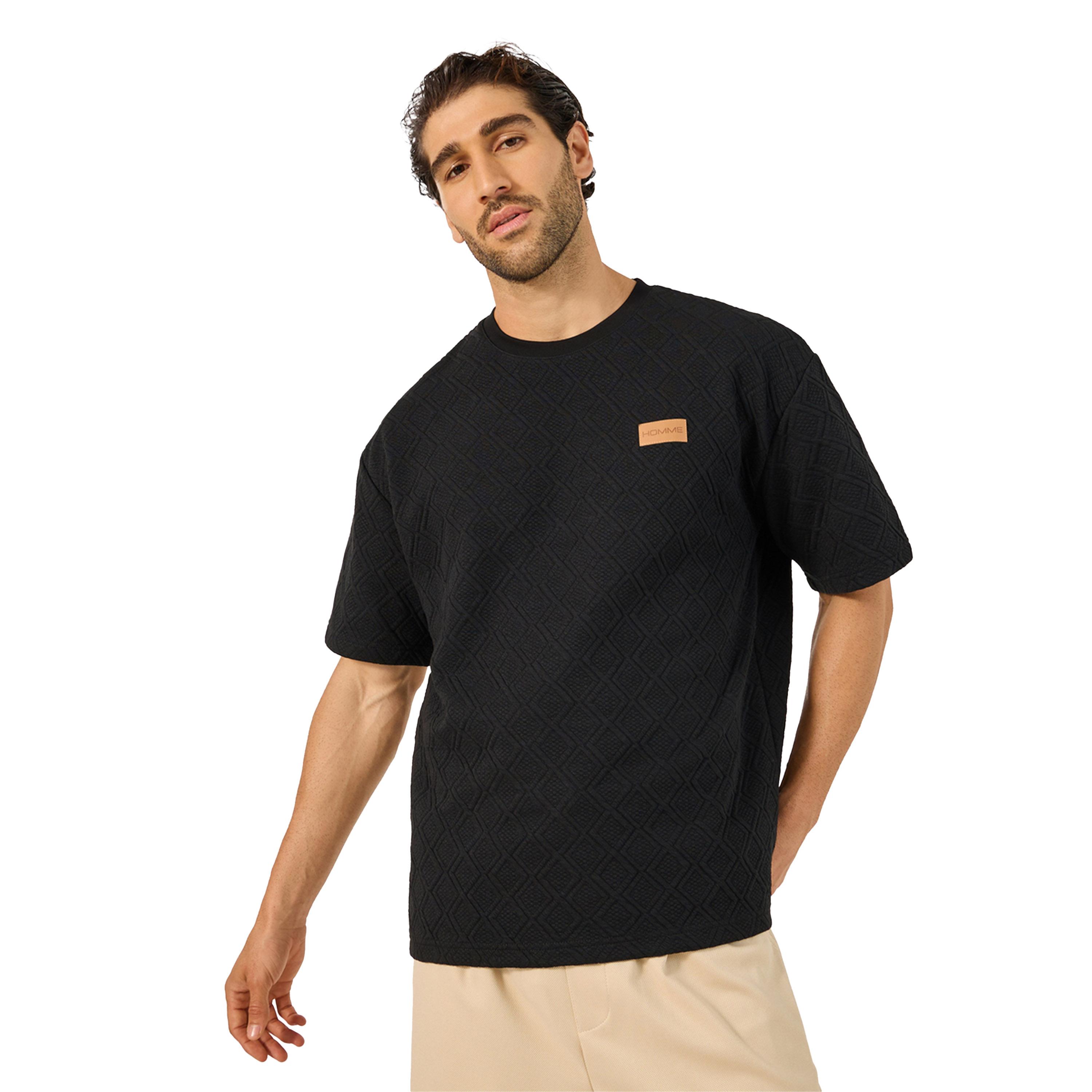 ستايلي - تي شيرت هارلكوين كبير الحجم بنقشة مميزة وتفاصيل شارة-men-clothing-tshirtsandpolos-tshirts-image-1
