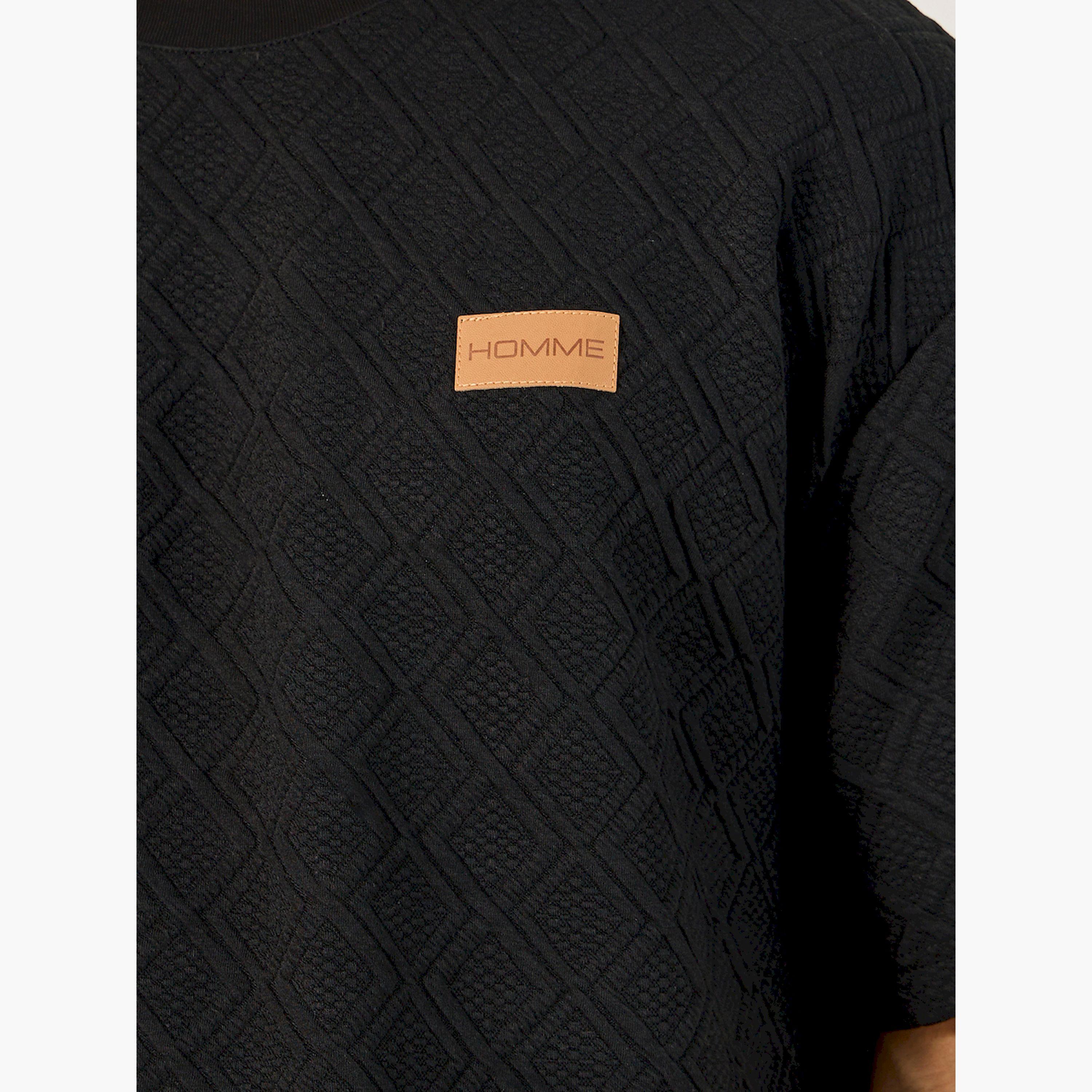 ستايلي - تي شيرت هارلكوين كبير الحجم بنقشة مميزة وتفاصيل شارة-men-clothing-tshirtsandpolos-tshirts-image-3