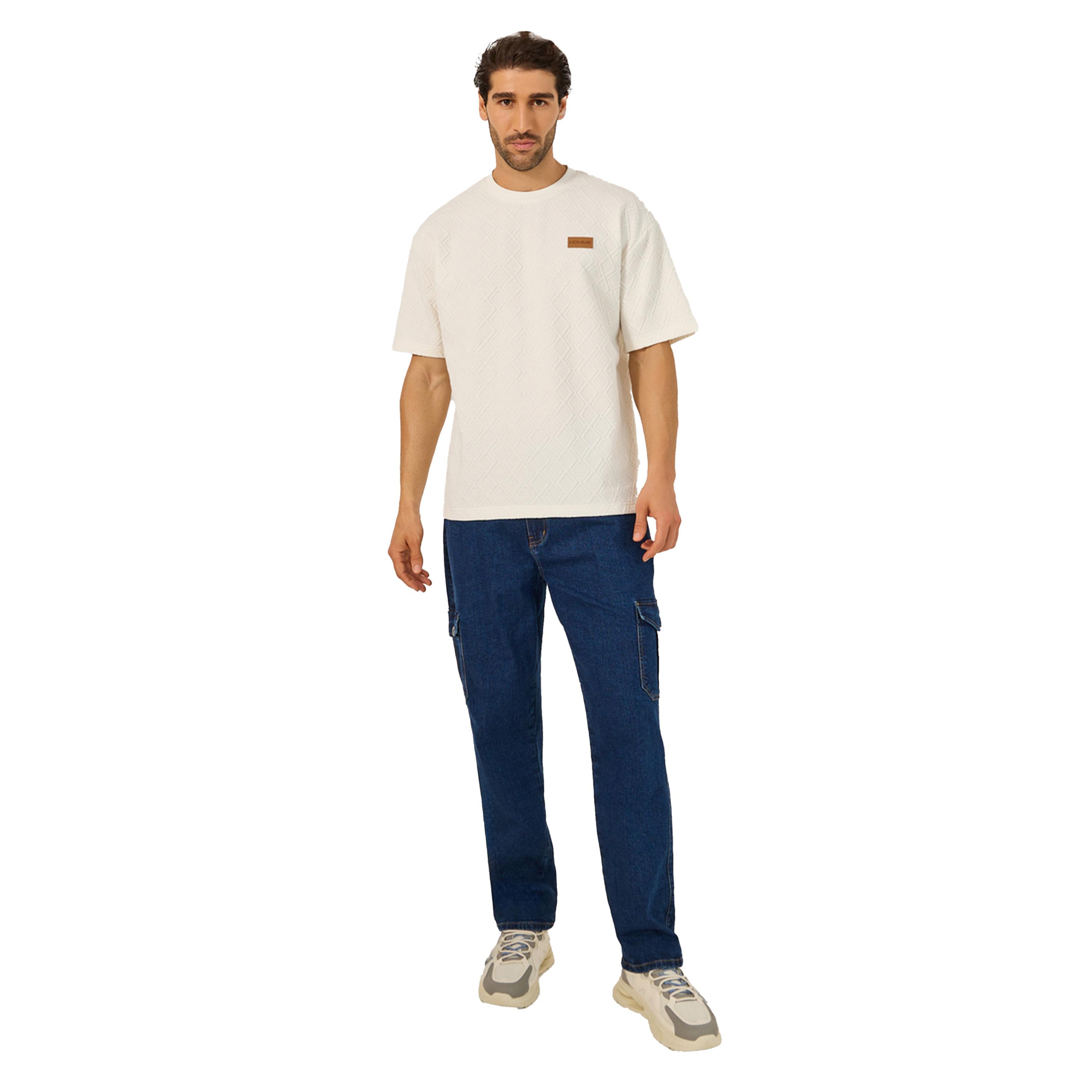 ستايلي - تي شيرت هارلكوين كبير الحجم بنقشة مميزة وتفاصيل شارة-men-clothing-tshirtsandpolos-tshirts-image-2