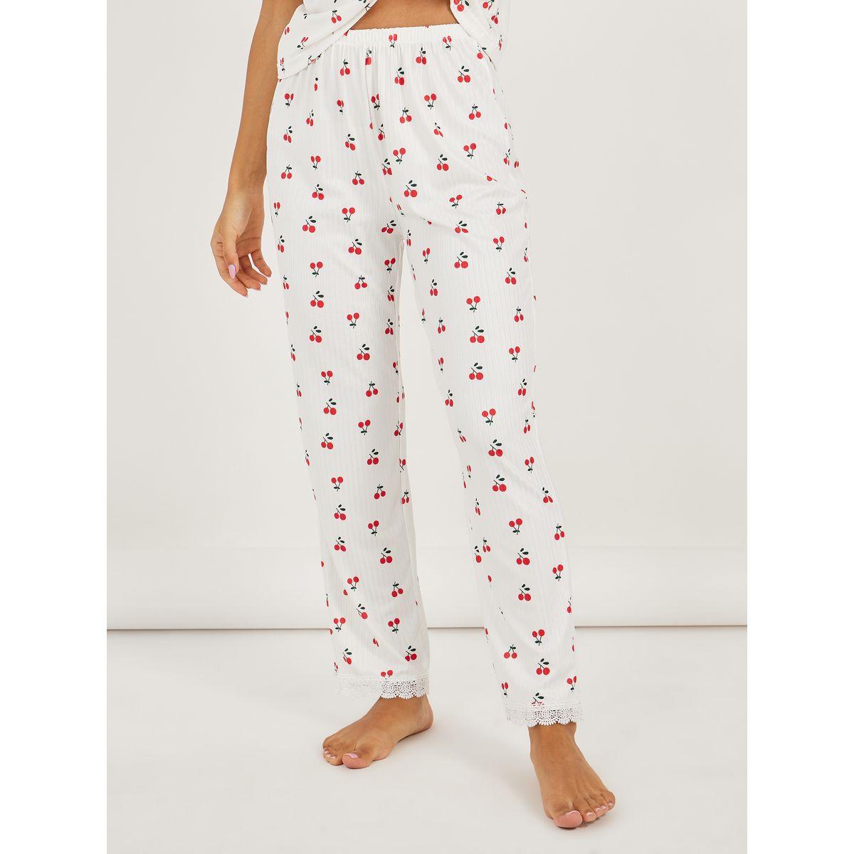 طقم من بنطال بيجاما مع بلوزة مضلعة بتفاصيل دانتيل-women-clothing-nightwear-pyjamas-longsets-image-4