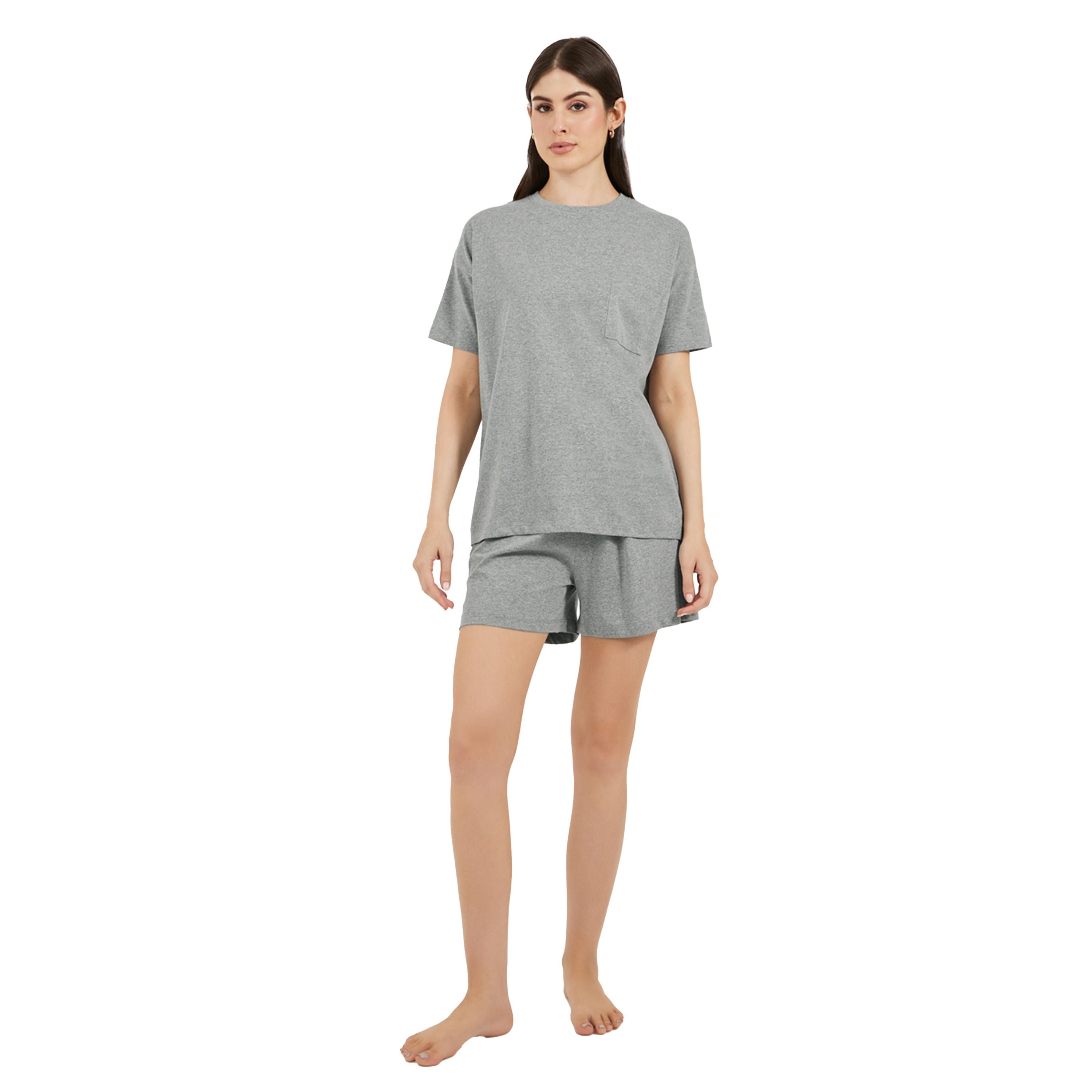 ستايلي - طقم تي شيرت بجيب وكتف منسدل وأزرار مع شورت بيجاما-women-clothing-nightwear-pyjamas-shortsets-image-2