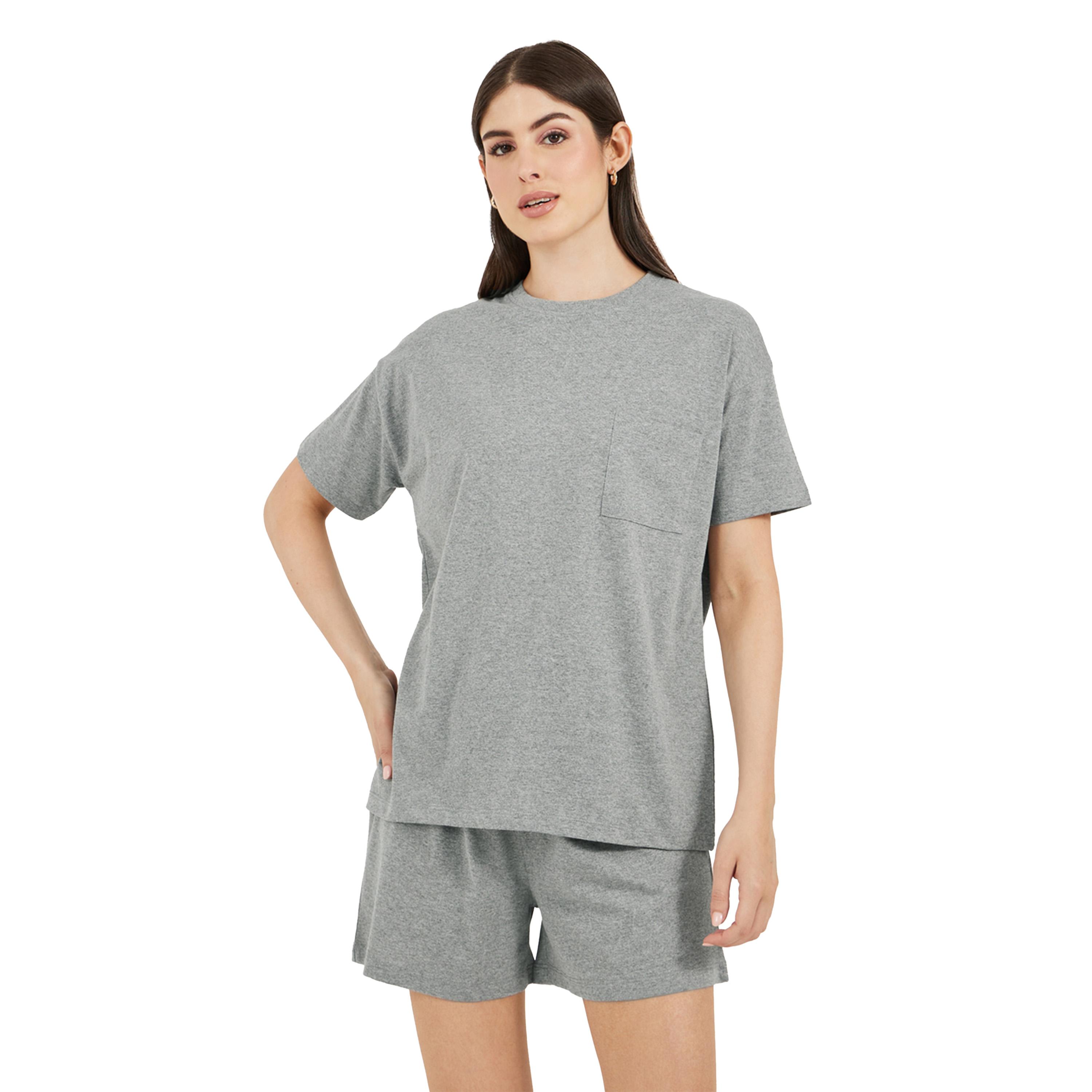 ستايلي - طقم تي شيرت بجيب وكتف منسدل وأزرار مع شورت بيجاما-women-clothing-nightwear-pyjamas-shortsets-image-3
