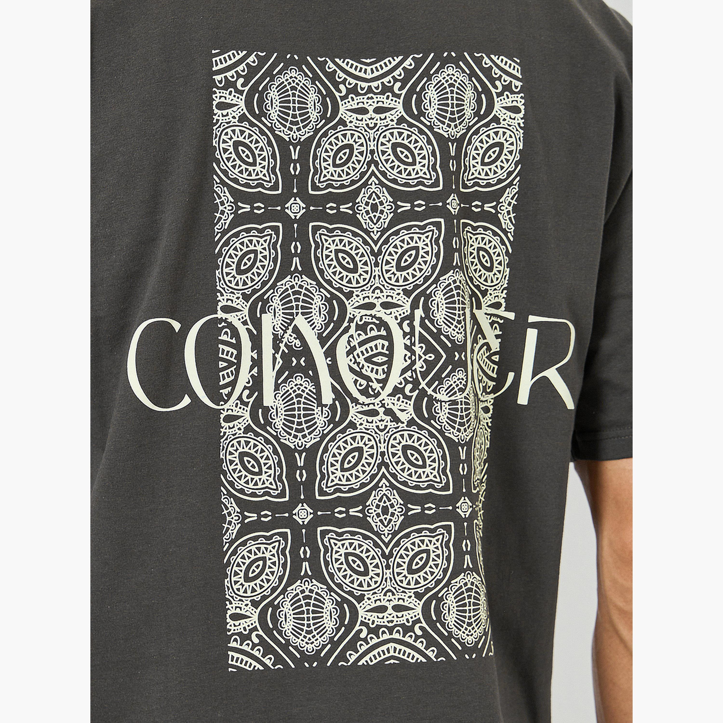 تيشيرت قطن بطبعة جرافيك وقصة واسعة للرجال-men-clothing-tshirtsandpolos-tshirts-image-4