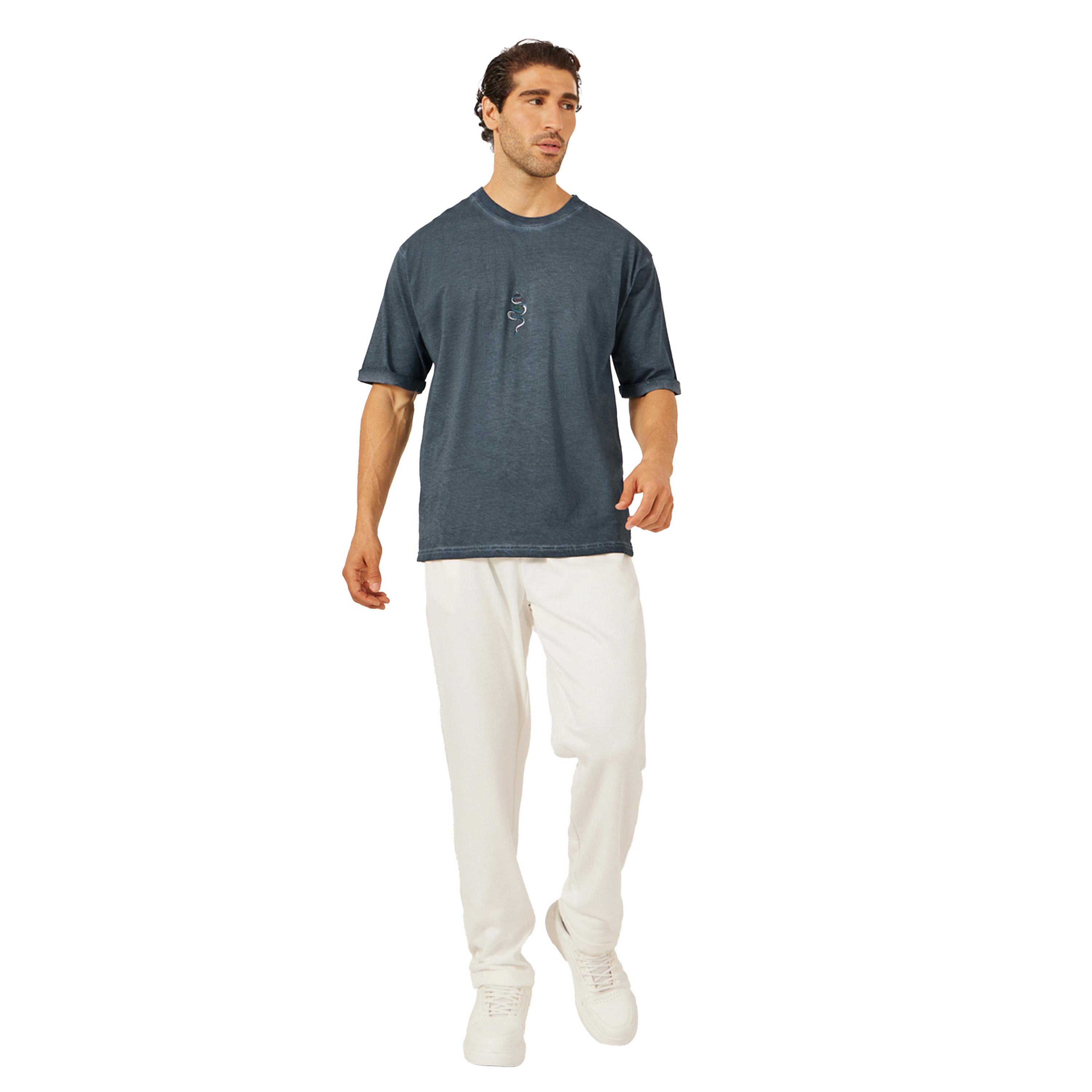 ستايلي -  تي شيرت مقاس كبيرمطرز بنقشة ثعبان-men-clothing-tshirtsandpolos-tshirts-image-2