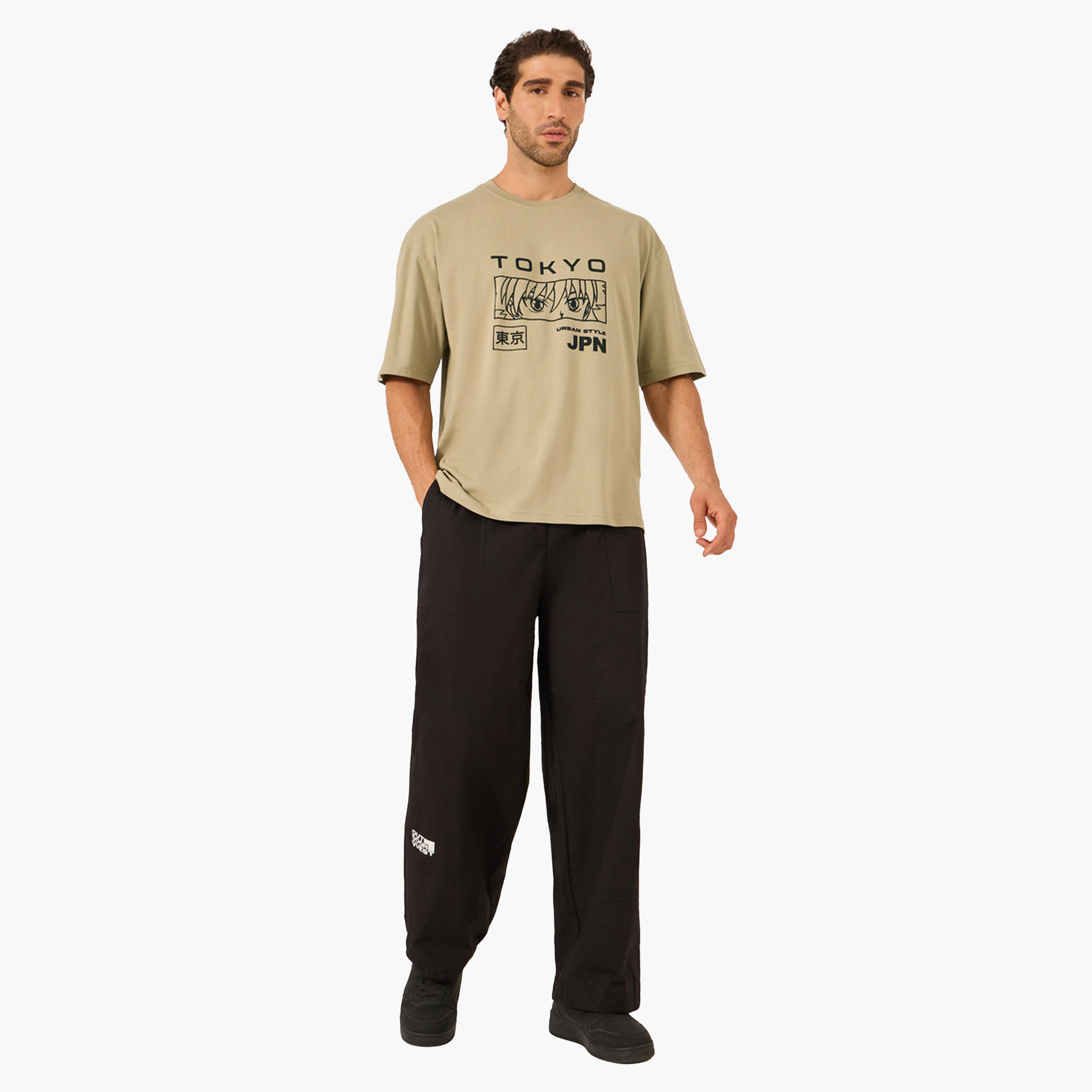 ستايلي - تي شيرت كبير الحجم بأكمام قصيرة وطبعة جرافيكية طوكيو-men-clothing-tshirtsandpolos-tshirts-image-2