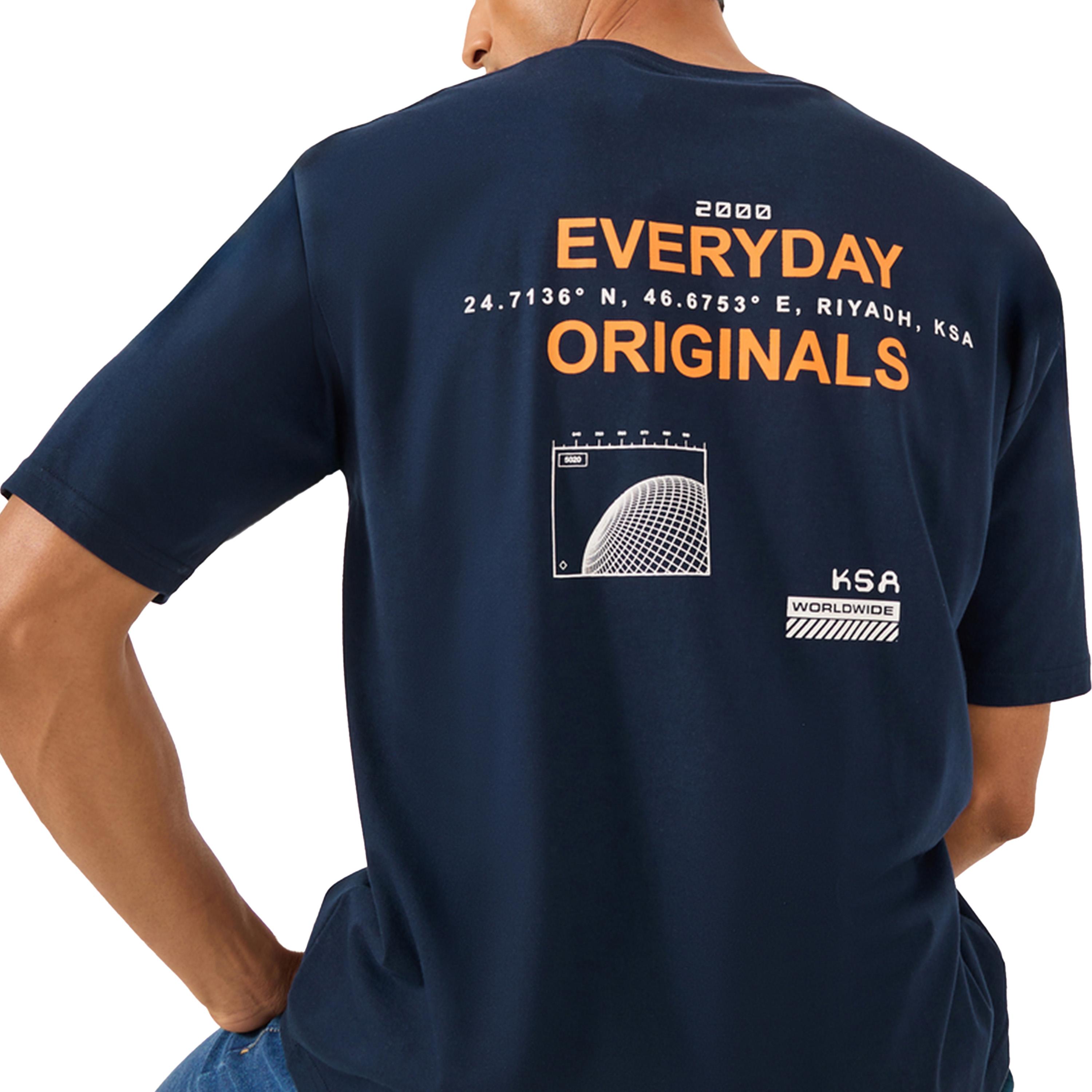 ستايلي -  تي شيرت مقاس كبيربطبعة شعار ورقبة دائرية-men-clothing-tshirtsandpolos-tshirts-image-2