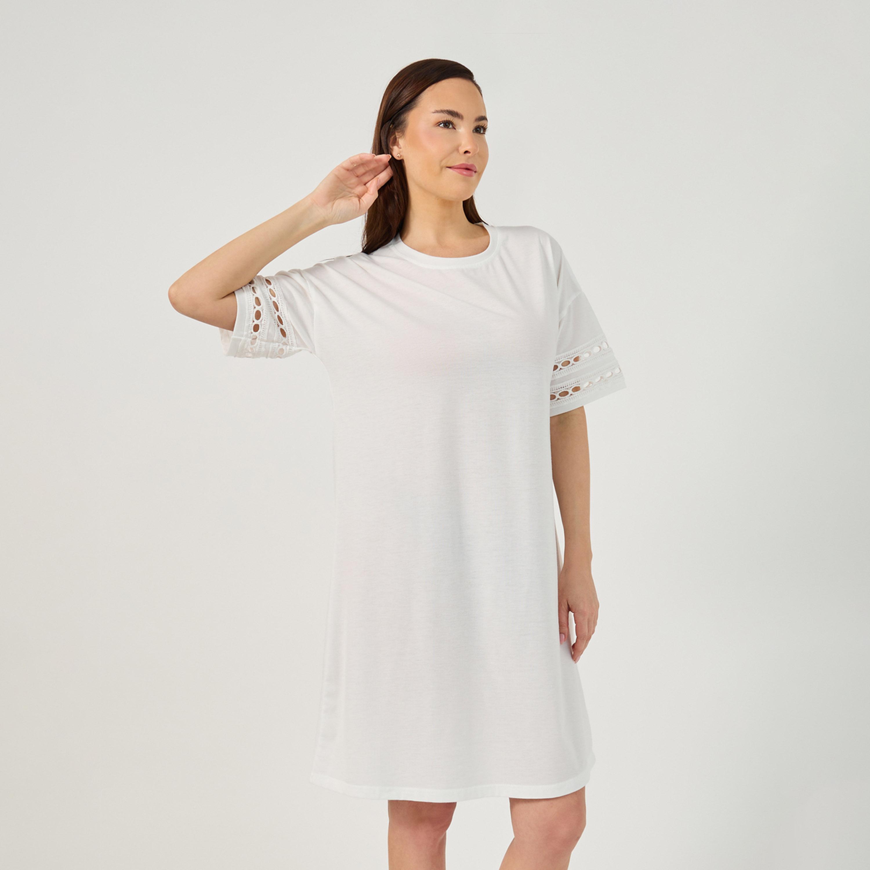 ستايلي - فستان نوم بنمط تي شيرت مزين بتفاصيل من الدانتيل وتطريز-women-clothing-nightwear-nighties-image-3