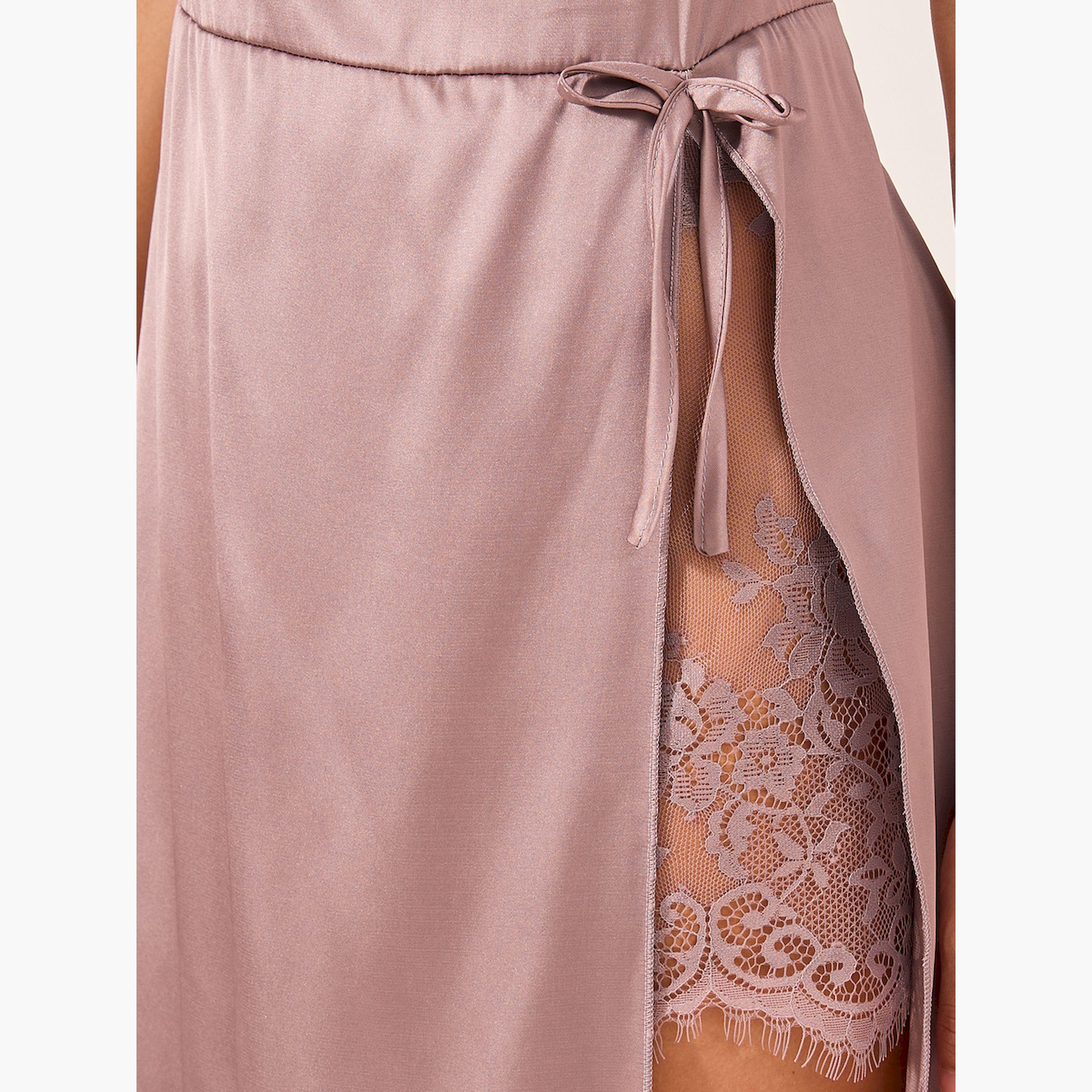 ستايلي -  فستان متوسط الطول من الساتان برقبة دائرية مع تفاصيل دانتيل-women-clothing-nightwear-nighties-image-3