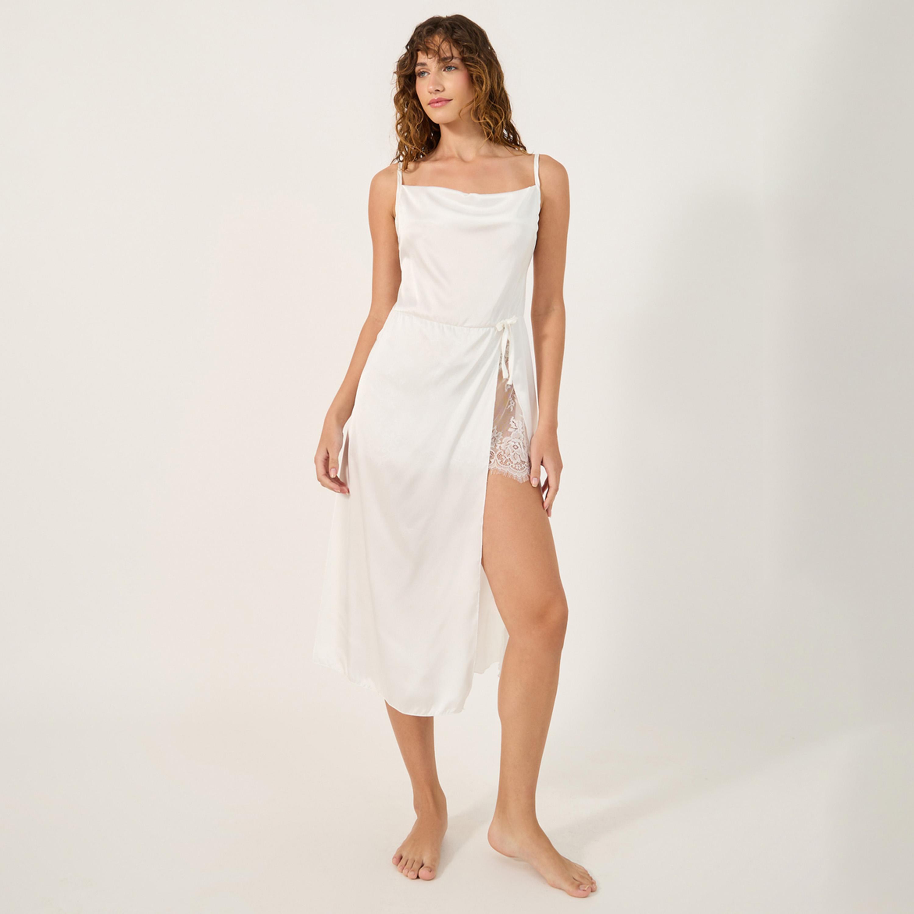 ستايلي - فستان ساتان سادة متوسط الطول بفتحة رقبة مستديرة مع تفاصيل من الدانتيل-women-clothing-nightwear-nighties-image-1