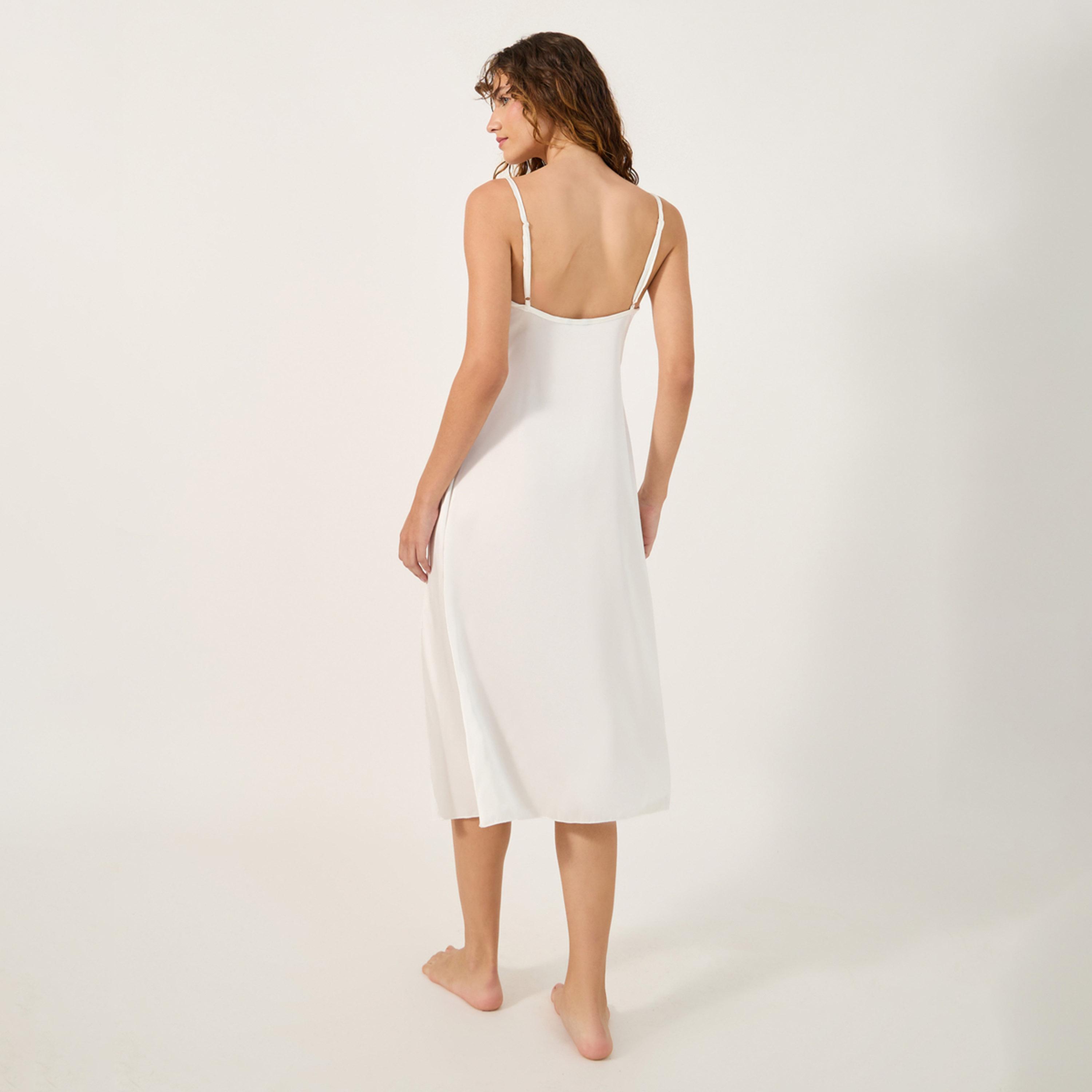 ستايلي - فستان ساتان سادة متوسط الطول بفتحة رقبة مستديرة مع تفاصيل من الدانتيل-women-clothing-nightwear-nighties-image-4