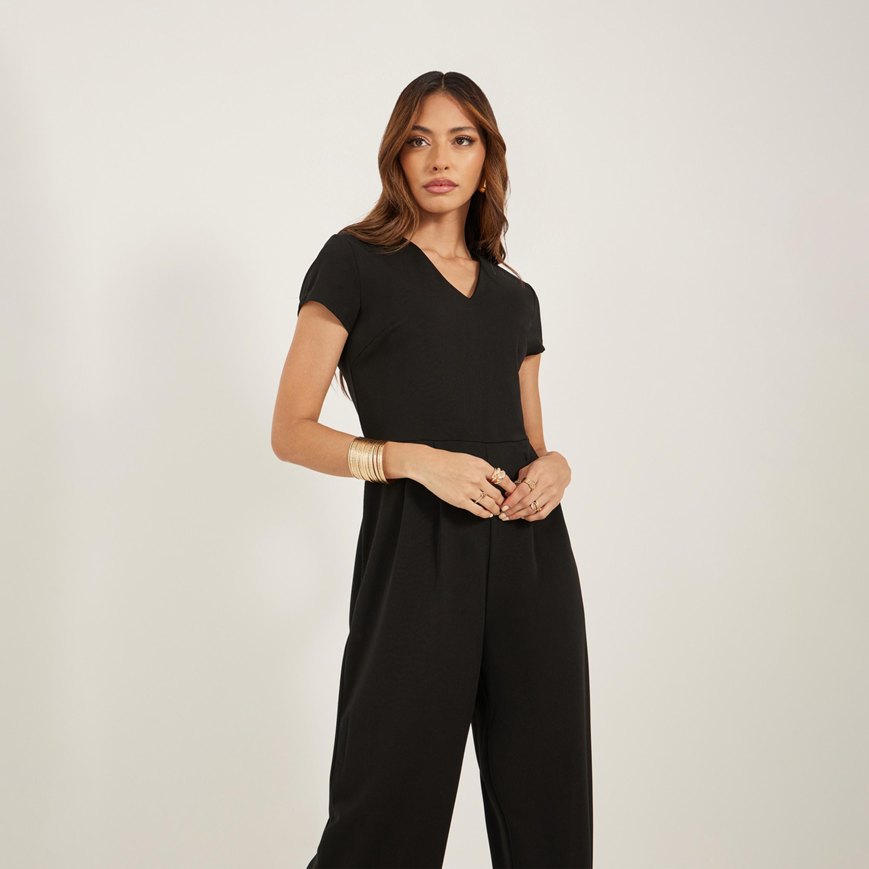 ستايلي - جمبسوت سادة بفتحة رقبة على شكل حرف V وساق واسعة-women-clothing-jumpsuits-image-3