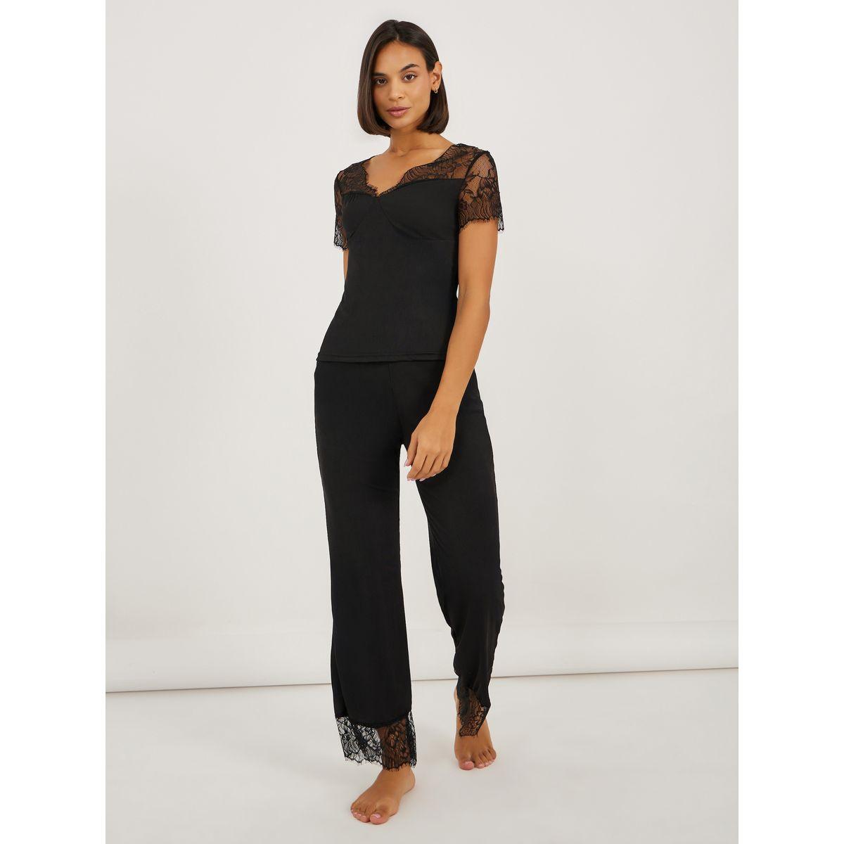 طقم من بنطال بيجاما وبلوزة بتفاصيل دانتيل-women-clothing-nightwear-pyjamas-longsets-image-1