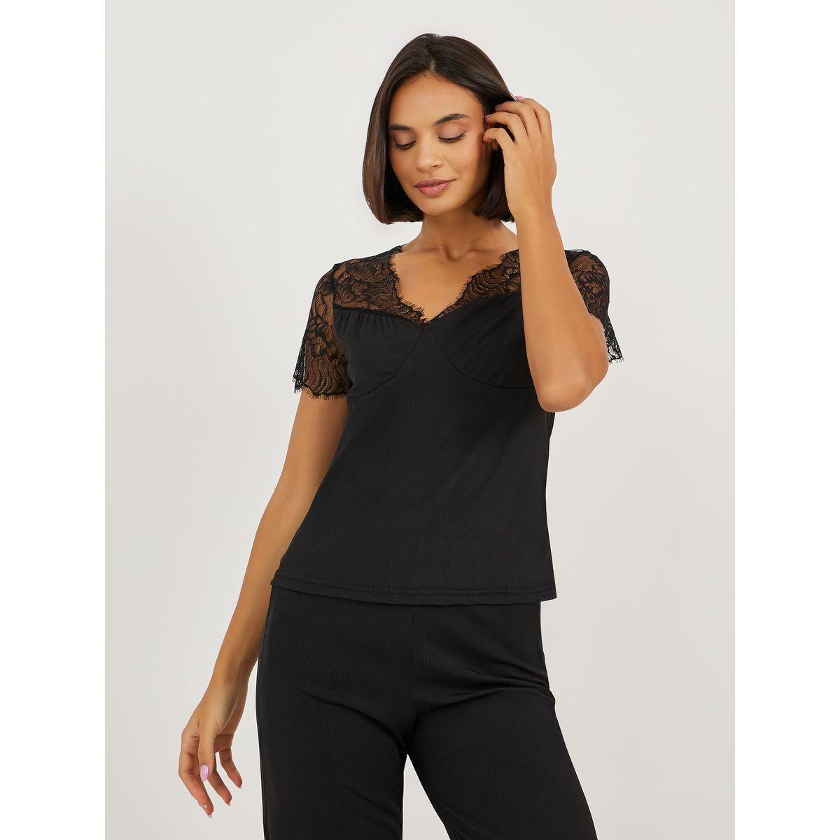 طقم من بنطال بيجاما وبلوزة بتفاصيل دانتيل-women-clothing-nightwear-pyjamas-longsets-image-2