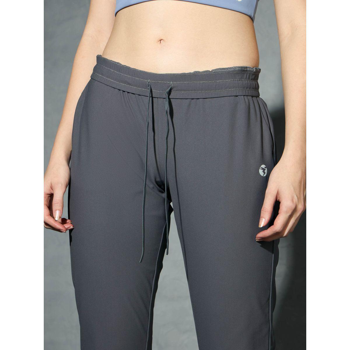 جوغر مطبع بشعار مع جيوب تكنوسبورت × ستايلي-women-clothing-sportswearandactivewear-bottoms-image-1