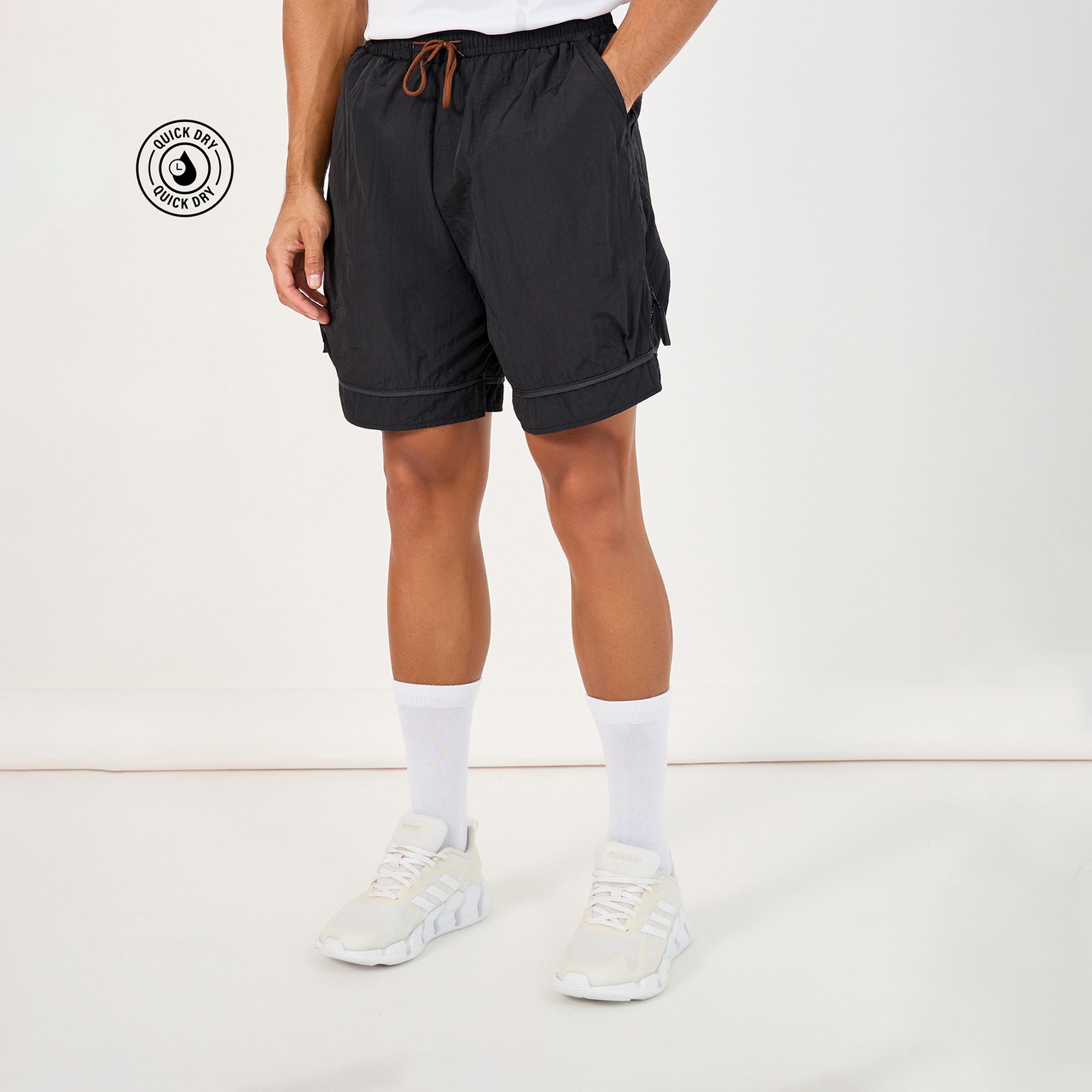 ستايلي - شورت رياضي سريع الجفاف حجم 7 انش منسوج مع شريط حاشية وسحاب-men-clothing-sportswearandactivewear-bottoms-image-1