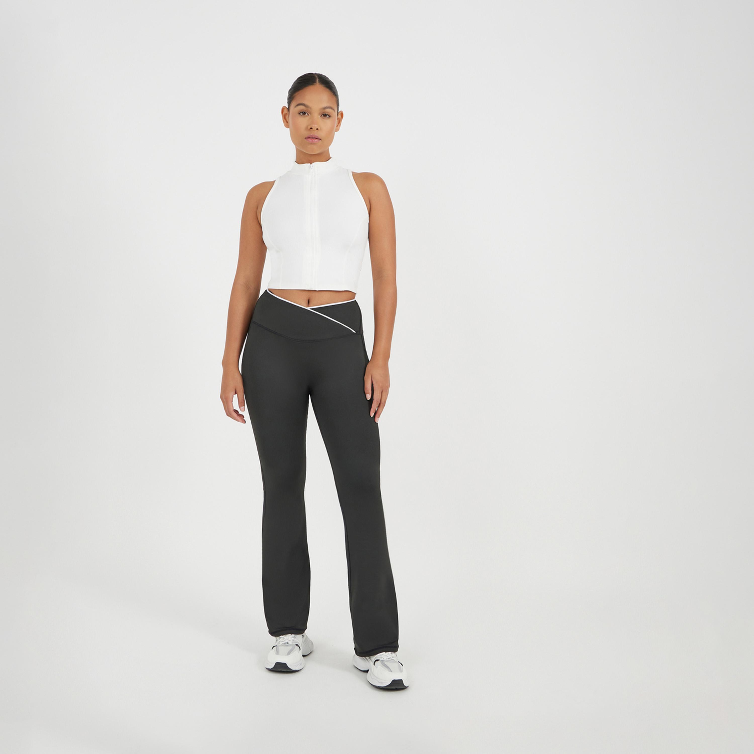 ستايلي - ليقنز واسع بحزام خصر ملفوف ومزين بخط-women-clothing-sportswearandactivewear-bottoms-joggersandtrackpants-image-1