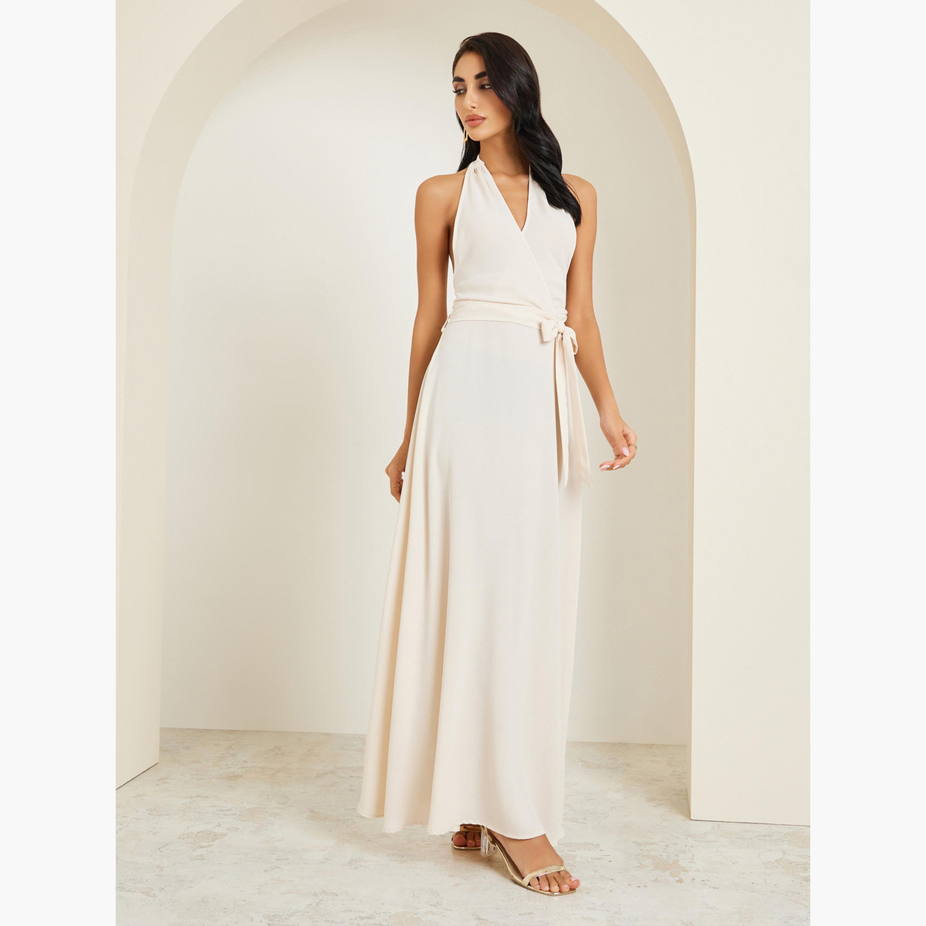 طقم عباية وفستان بياقة هولتر وتفاصيل ترتر ودانتيل-women-arabicclothing-sets-image-5